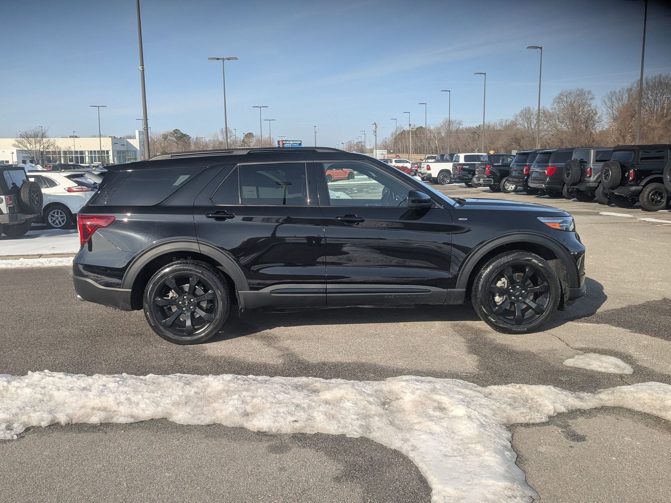 2022 Ford Explorer ST-Line