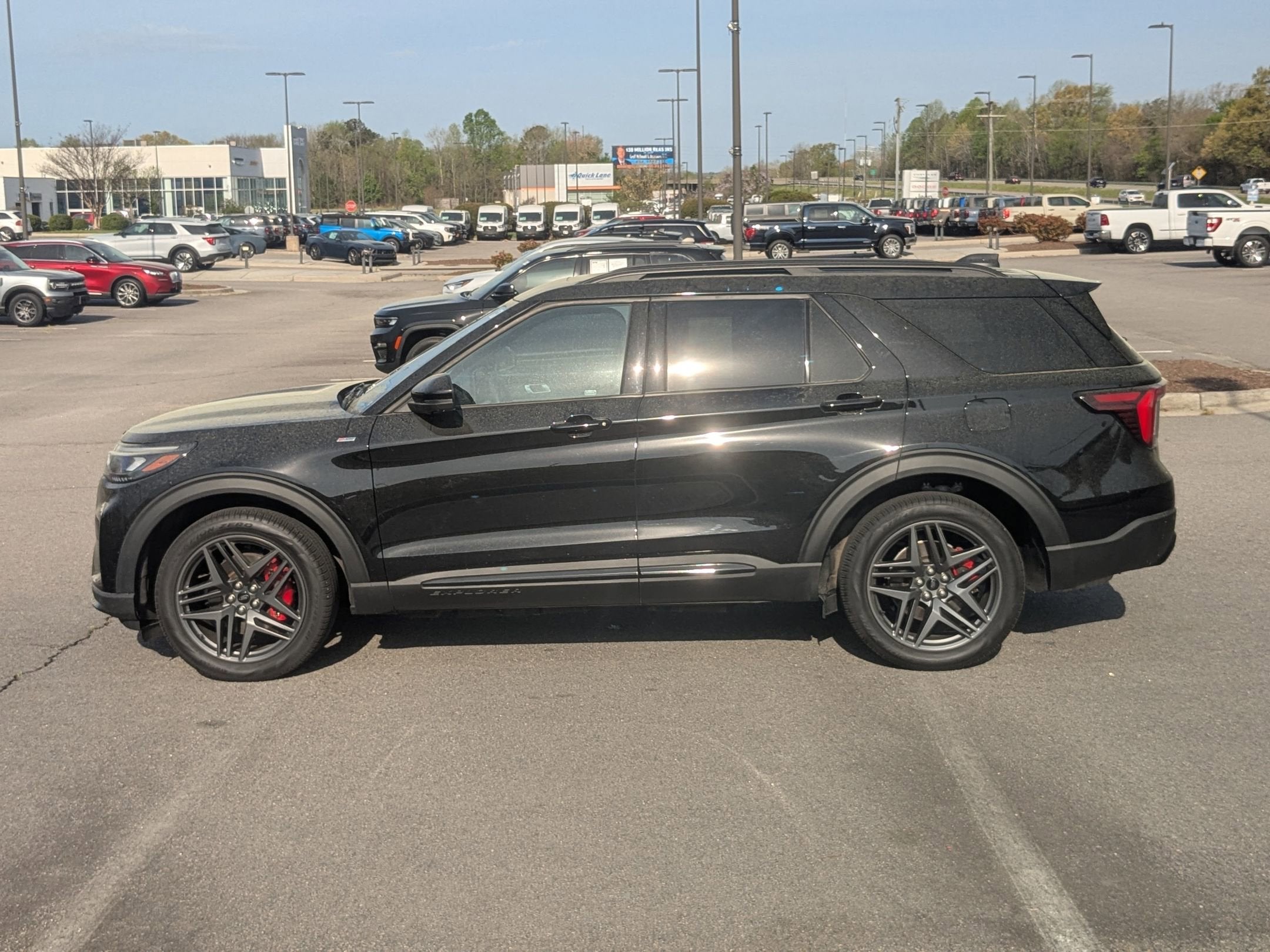 2025 Ford Explorer ST-Line