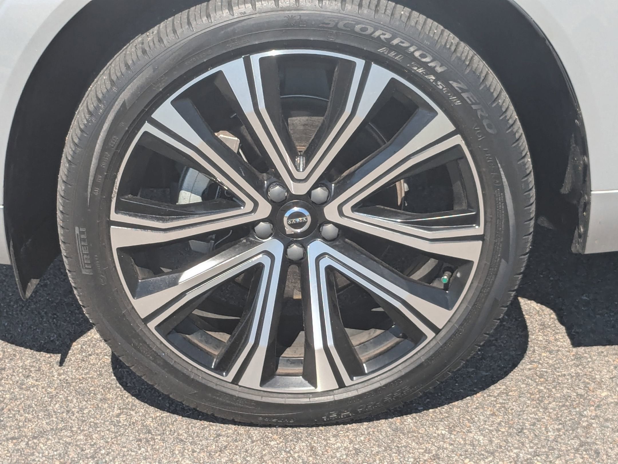 2023 Volvo XC60 Ultimate Bright Theme