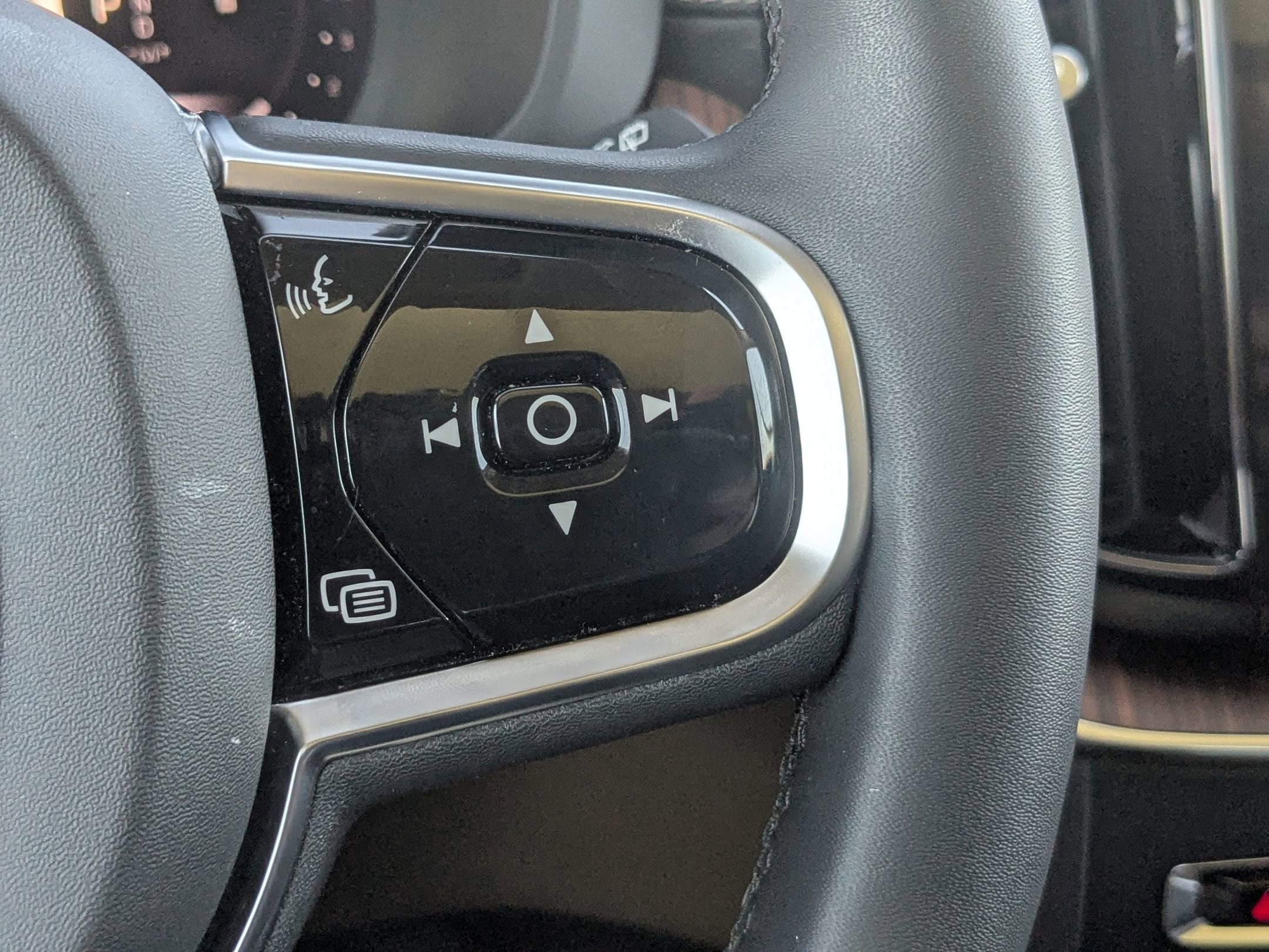 2023 Volvo XC60 Ultimate Bright Theme