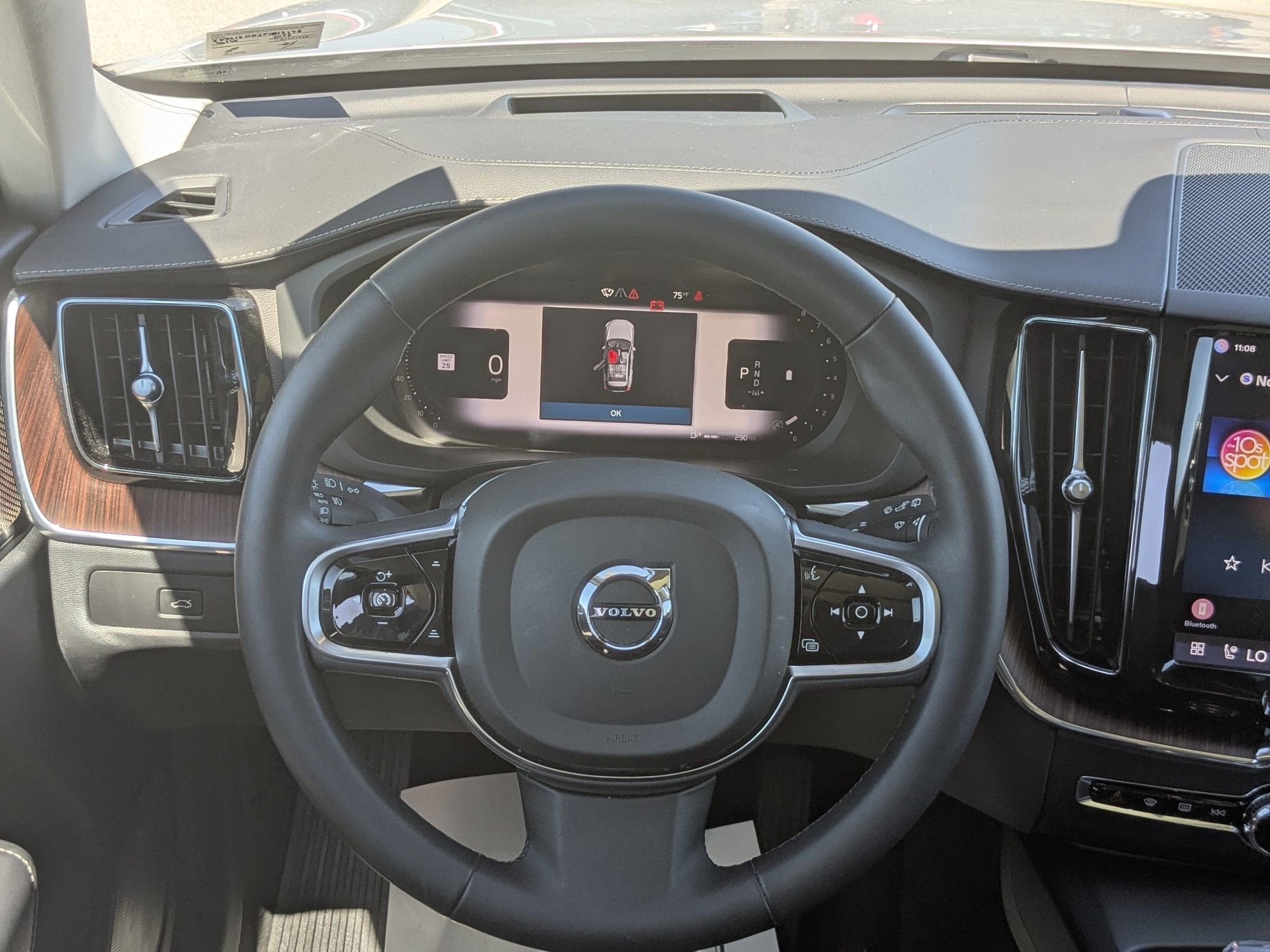 2023 Volvo XC60 Ultimate Bright Theme