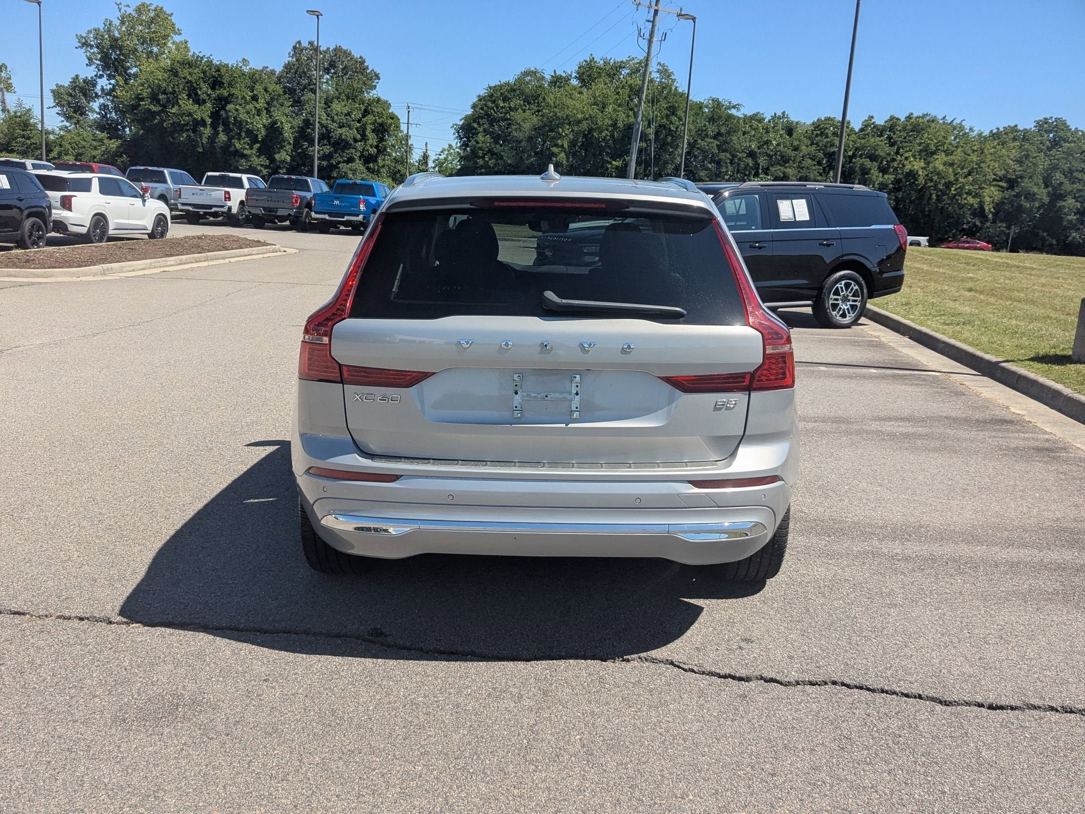 2023 Volvo XC60 Ultimate Bright Theme