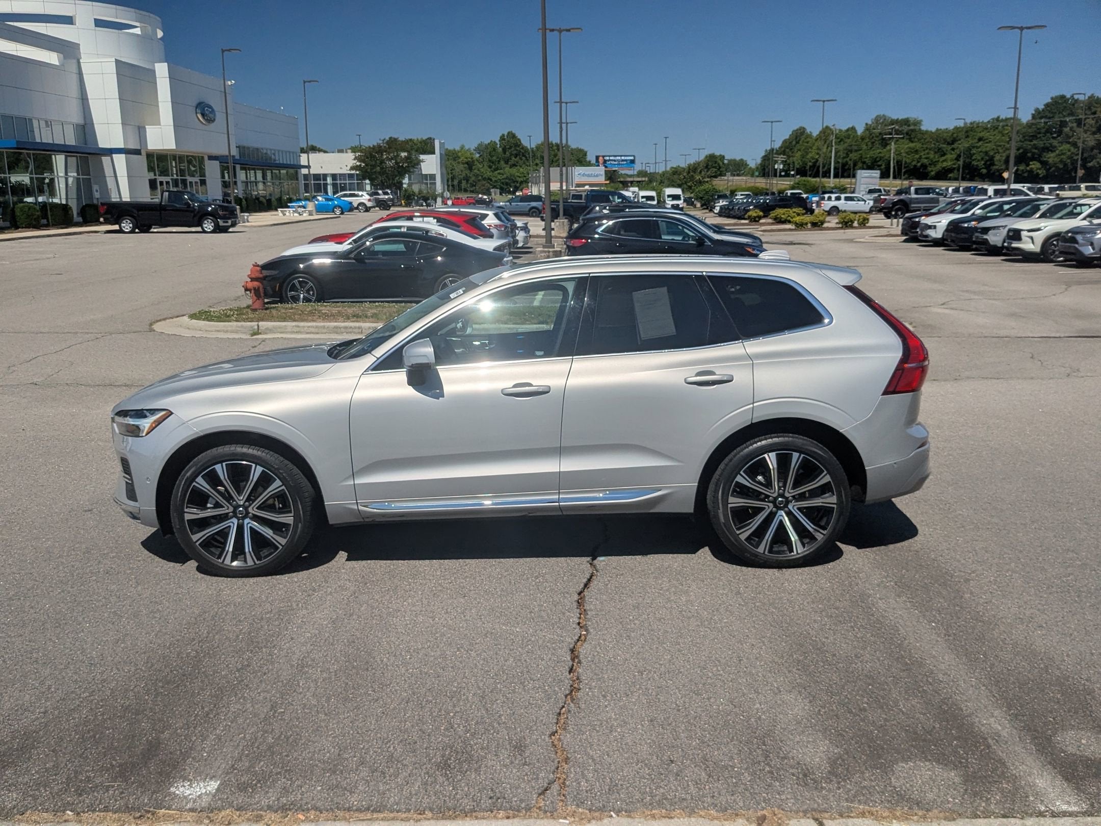 2023 Volvo XC60 Ultimate Bright Theme