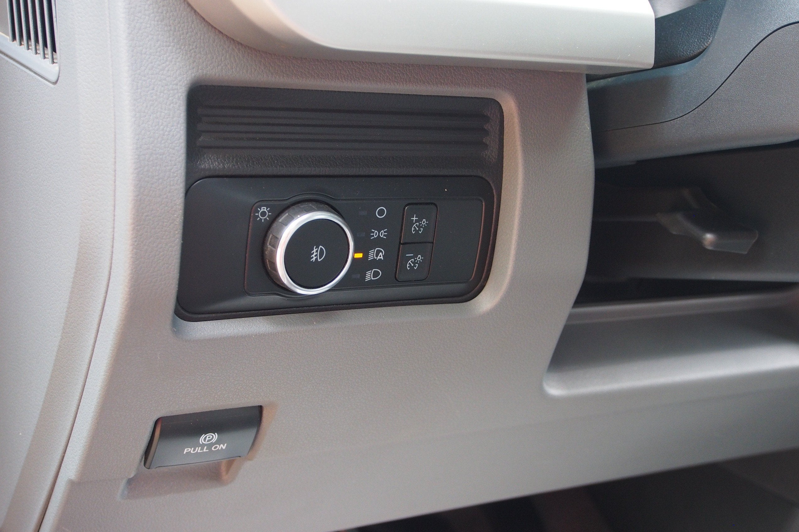 2025 Ford Super Duty F-550 DRW XL