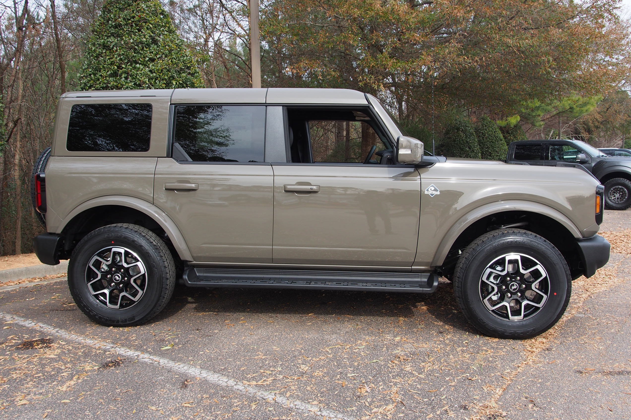 2025 Ford Bronco Outer Banks - Crossroads Courtesy Demo