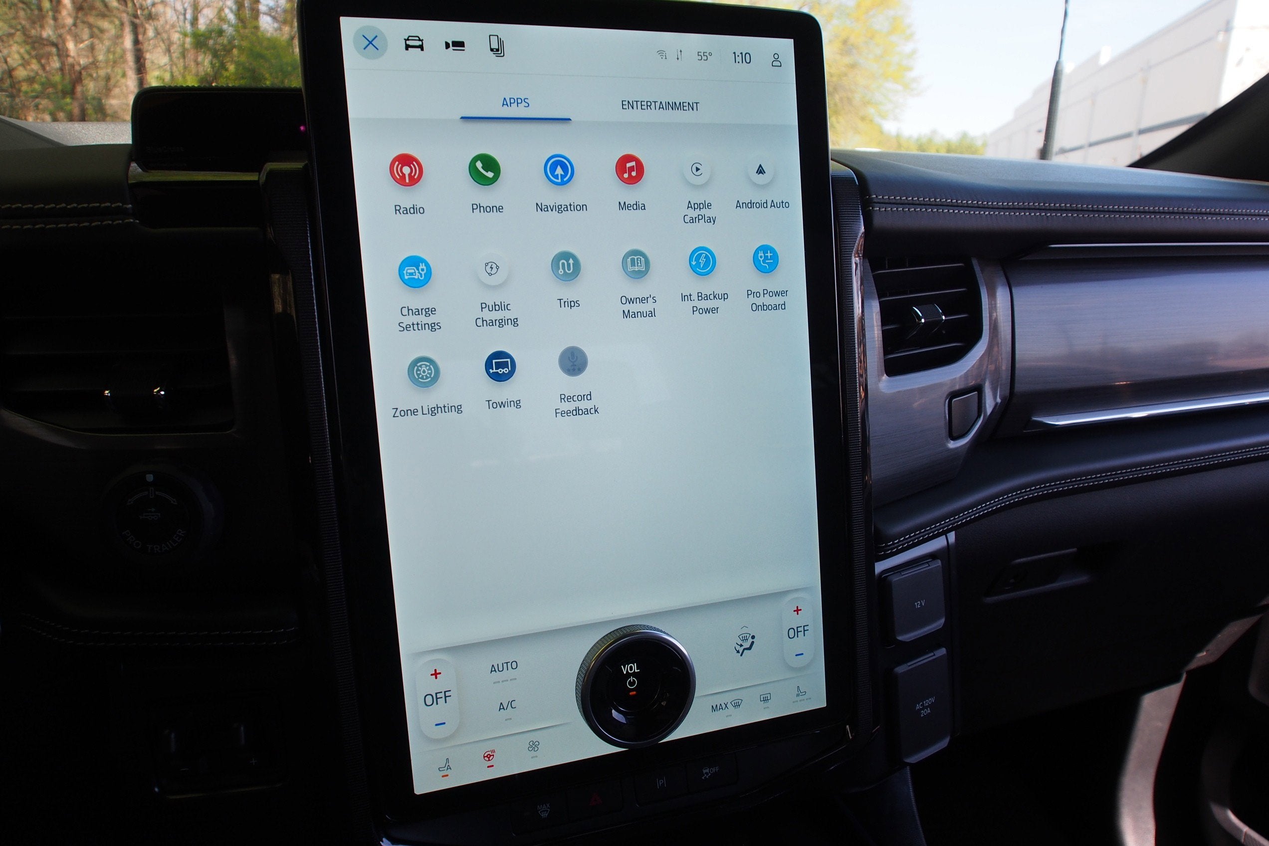 2025 Ford F-150 Lightning Platinum