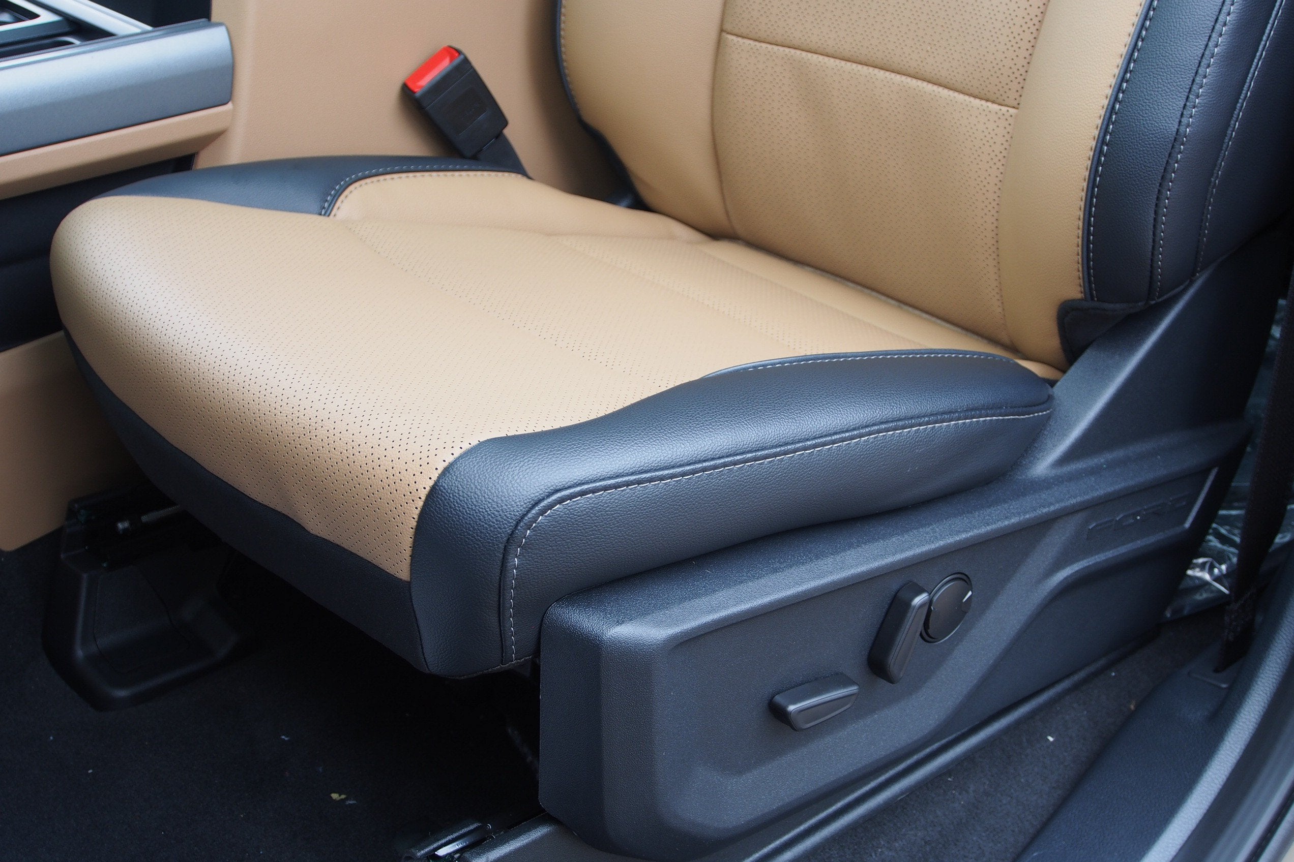 2027 Ford Super Duty F-250 SRW LARIAT