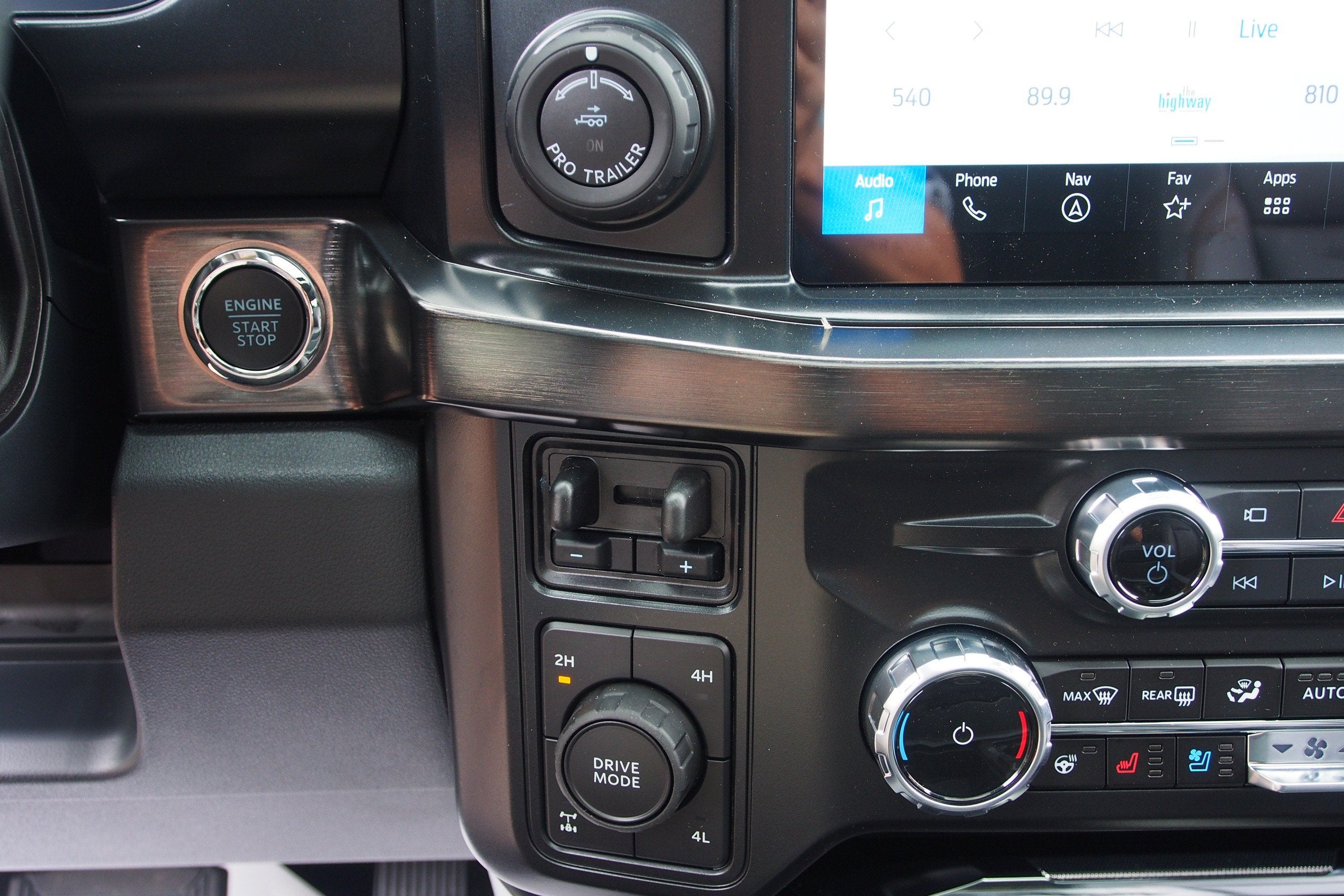 2027 Ford Super Duty F-350 SRW LARIAT