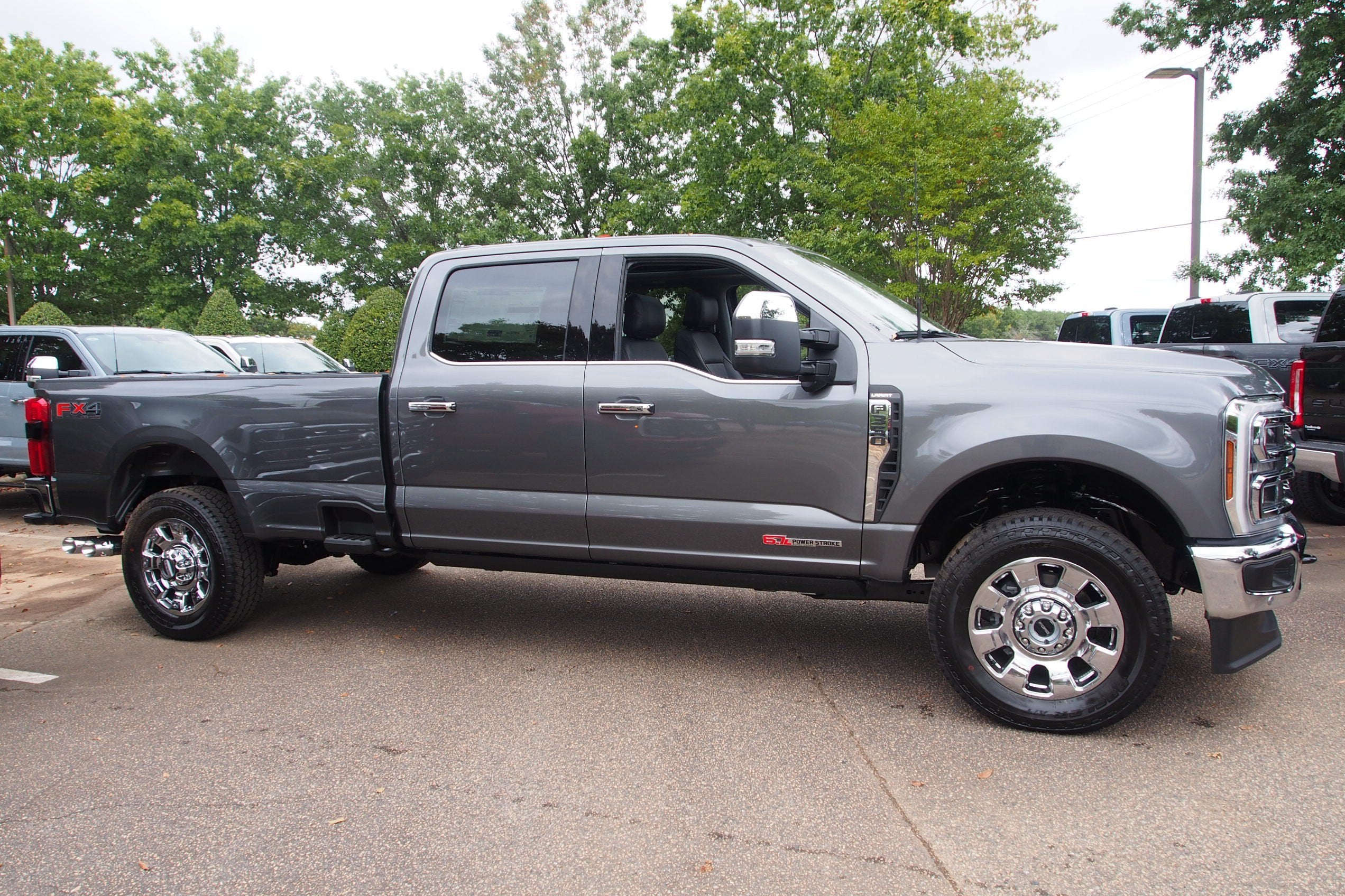 2027 Ford Super Duty F-350 SRW LARIAT