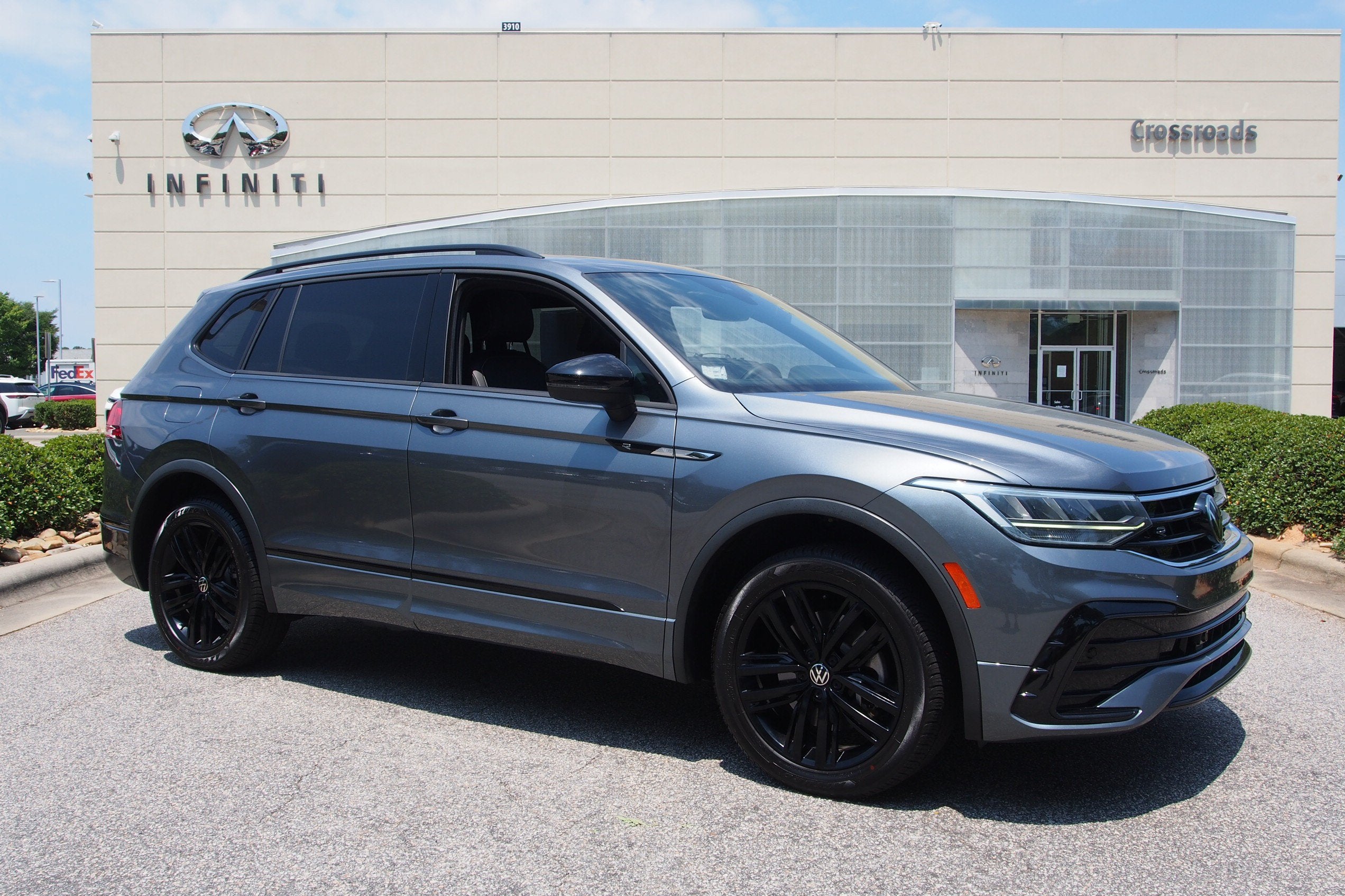 2022 Volkswagen Tiguan SE R-Line Black