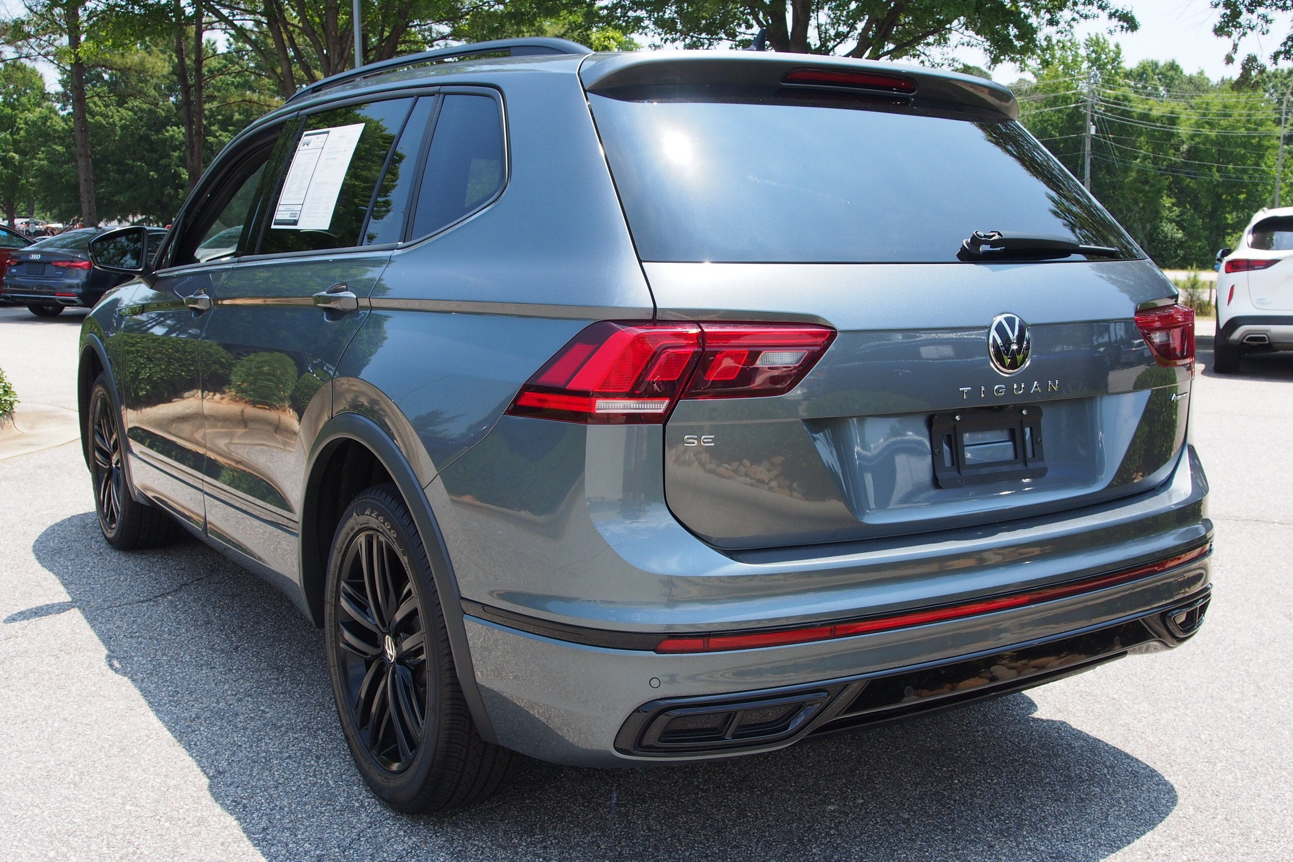2022 Volkswagen Tiguan SE R-Line Black