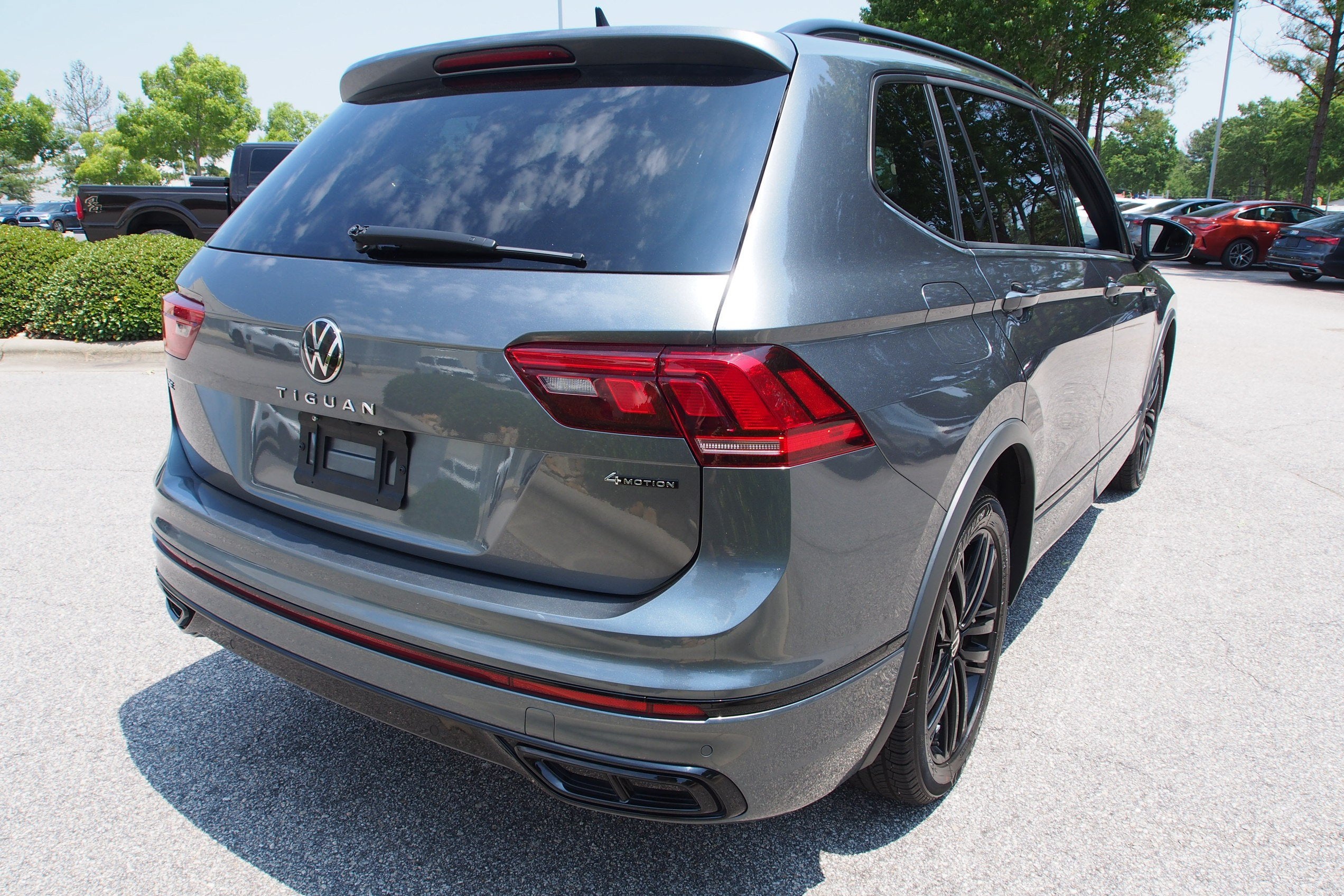 2022 Volkswagen Tiguan SE R-Line Black