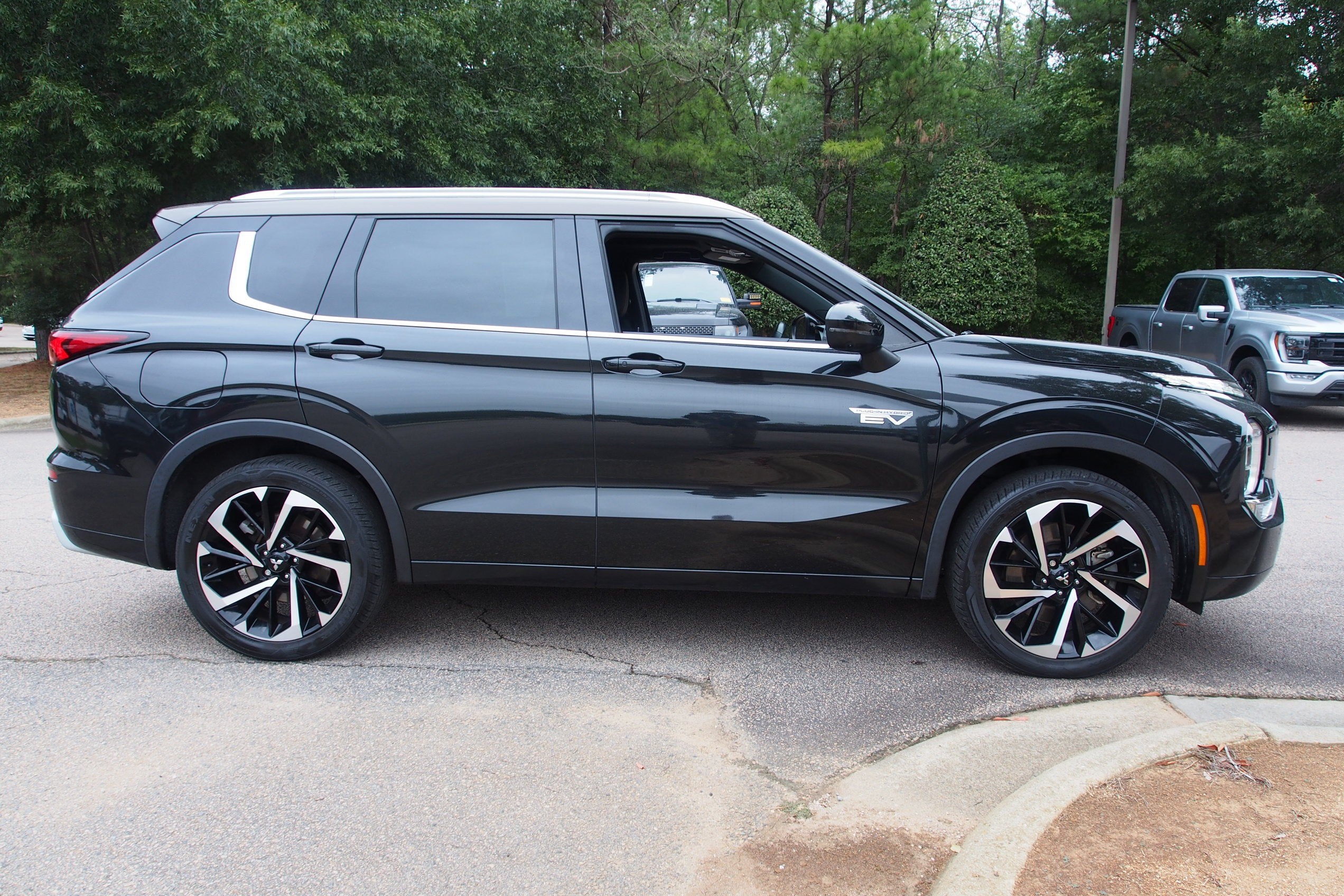 2023 Mitsubishi Outlander PHEV SEL