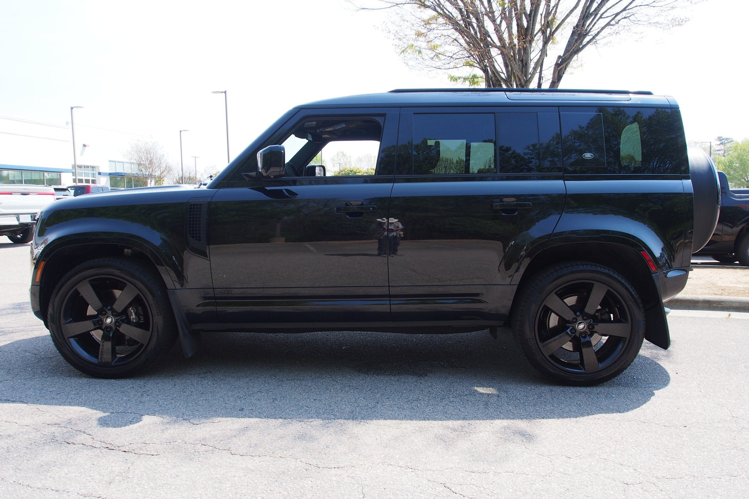 2024 Land Rover Defender V8