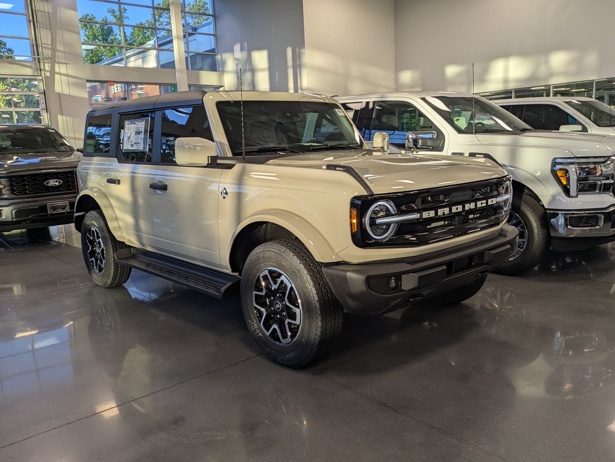 2026 Ford Bronco Outer Banks
