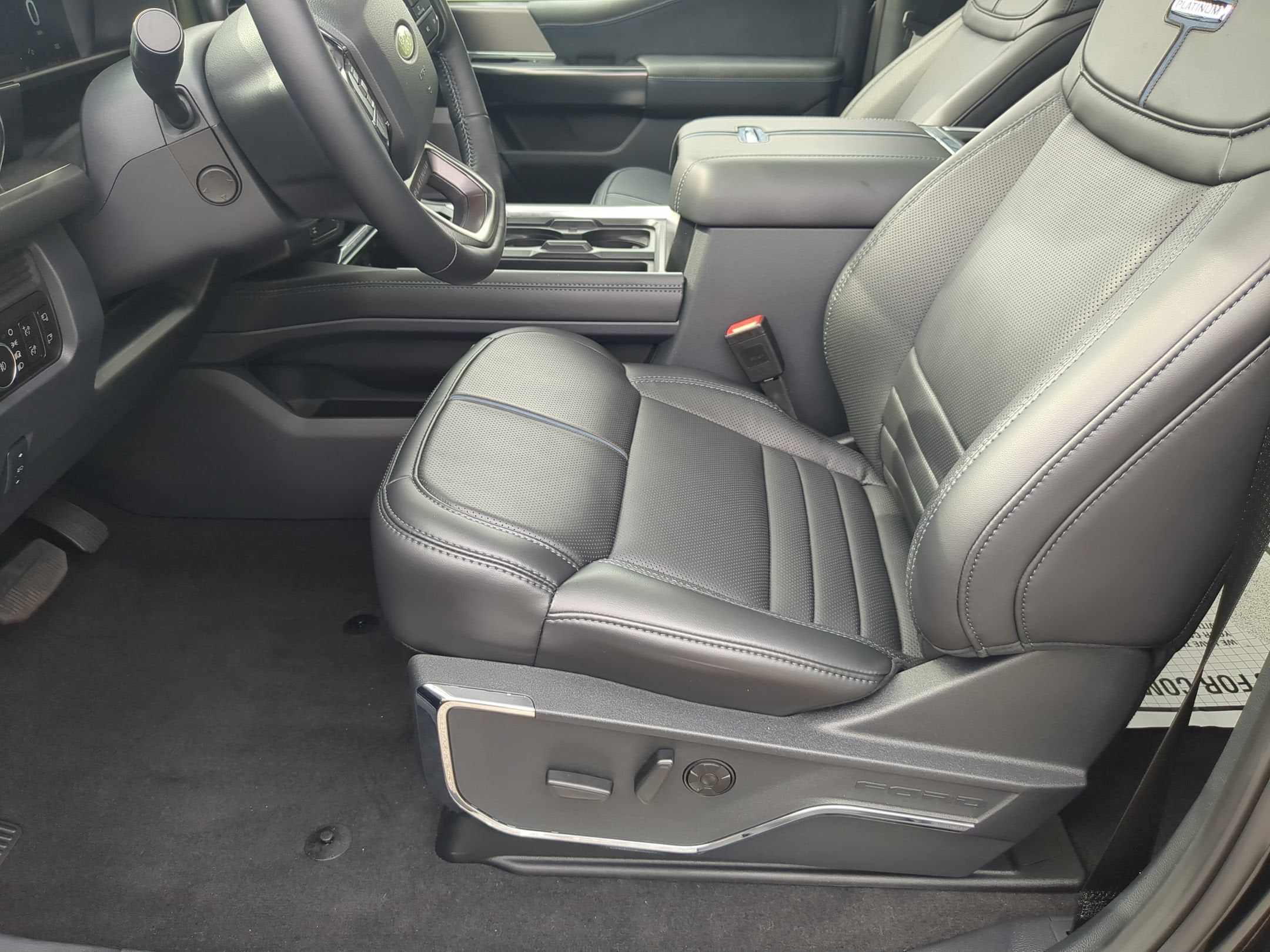 2027 Ford Super Duty F-350 SRW Platinum