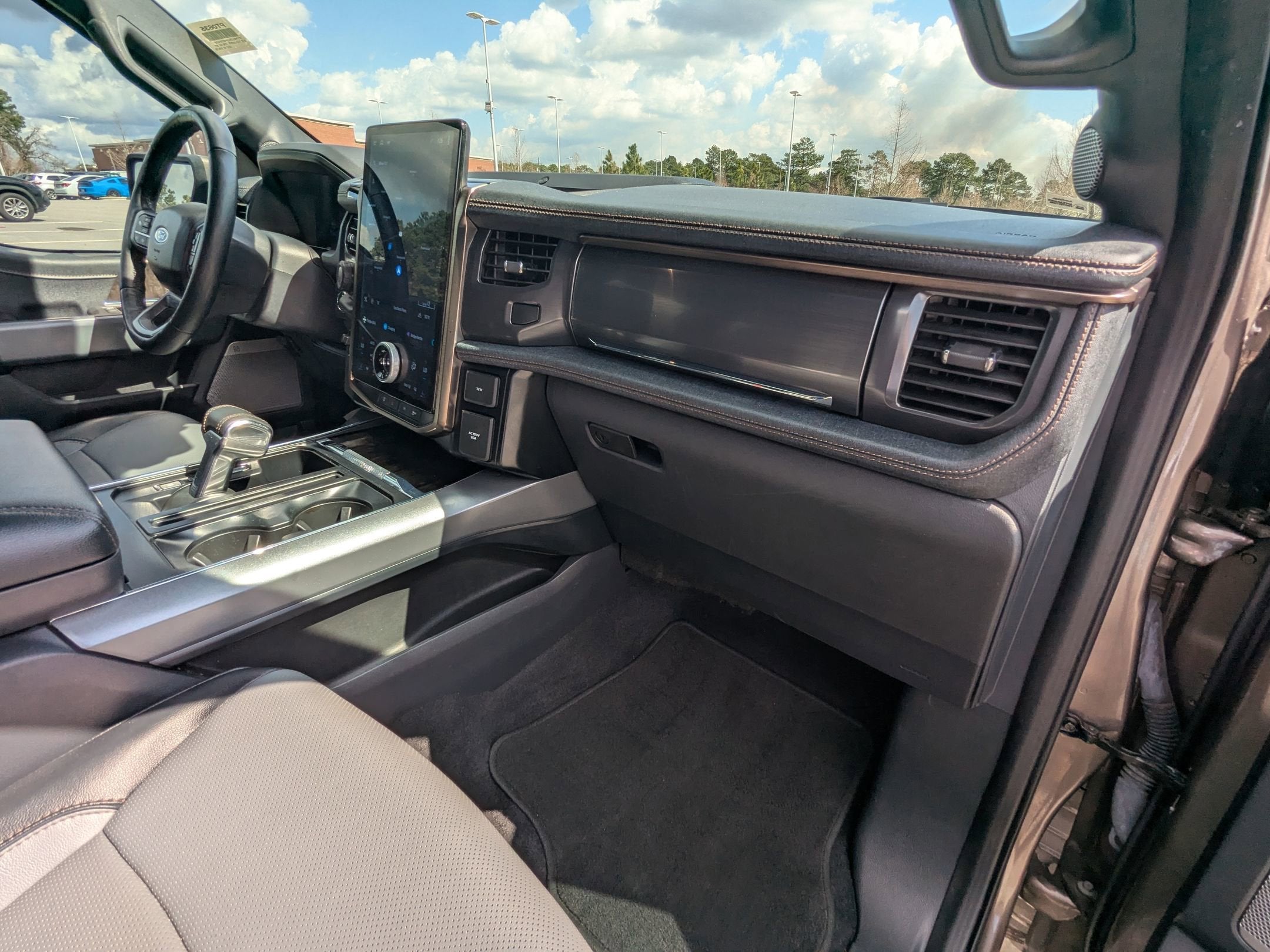 2023 Ford F-150 Lightning LARIAT