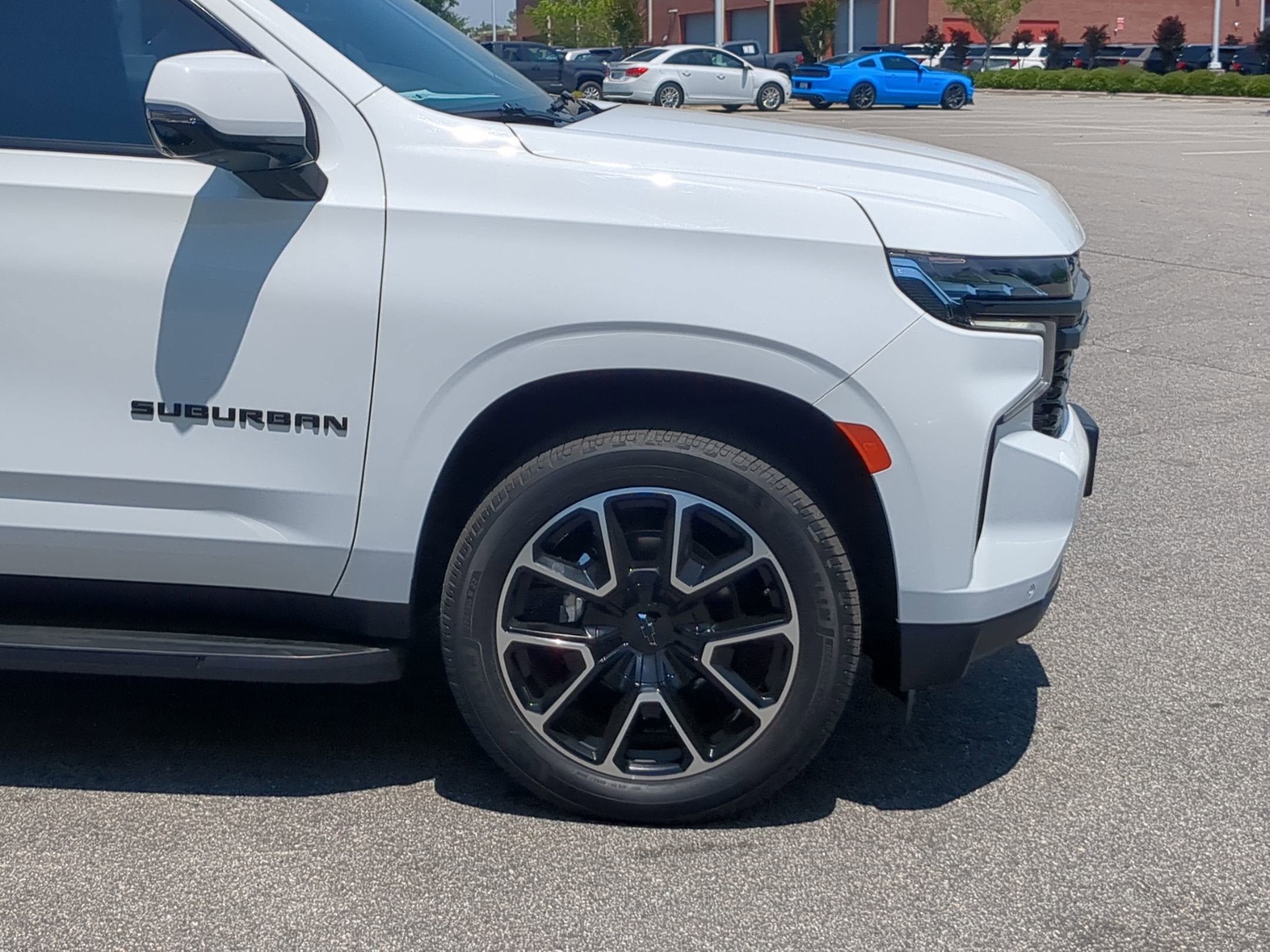 2023 Chevrolet Suburban RST