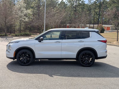 2023 Mitsubishi Outlander SE