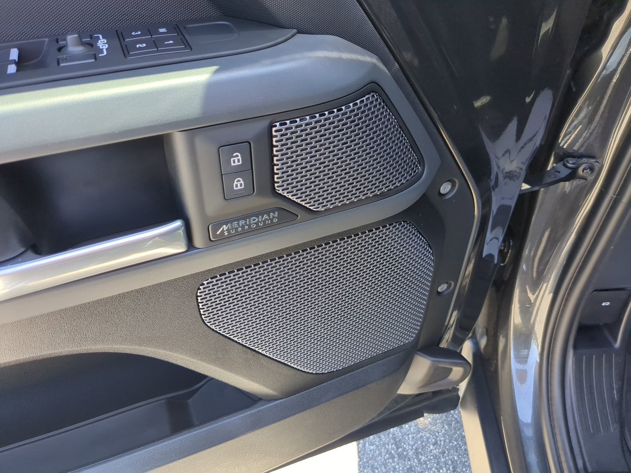 2024 Land Rover Defender X-Dynamic SE