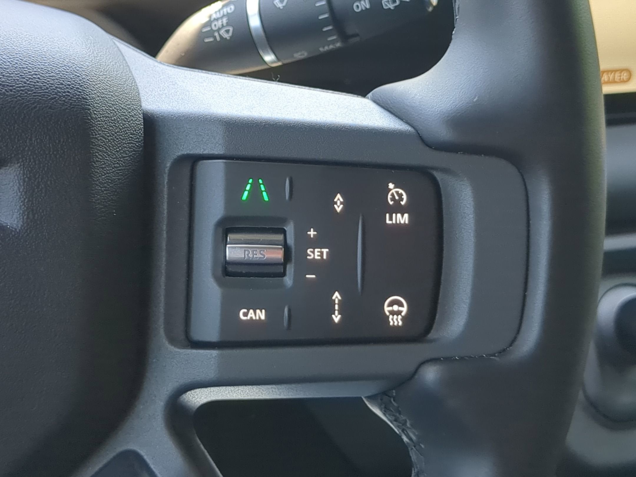 2024 Land Rover Defender X-Dynamic SE