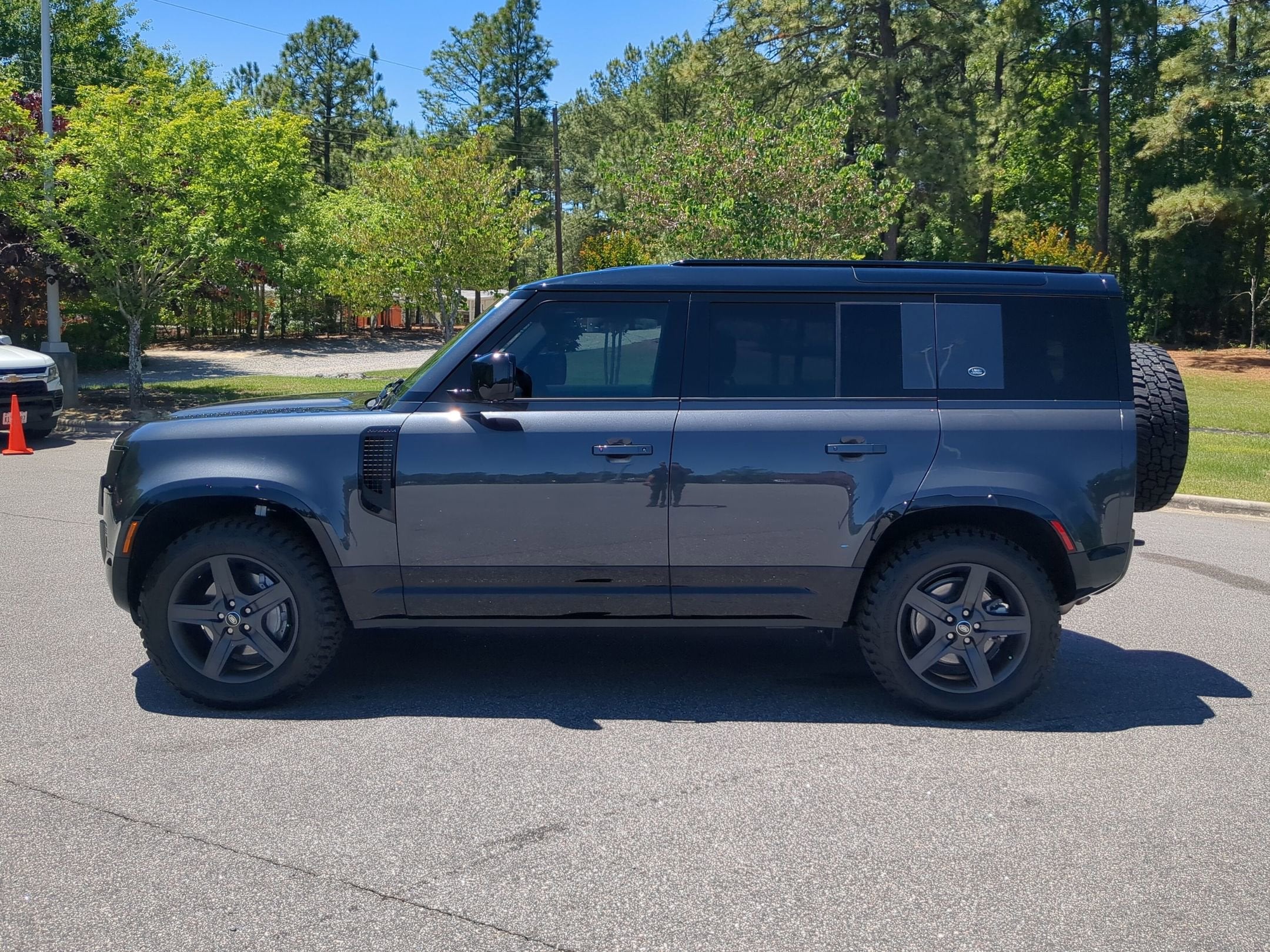 2024 Land Rover Defender X-Dynamic SE