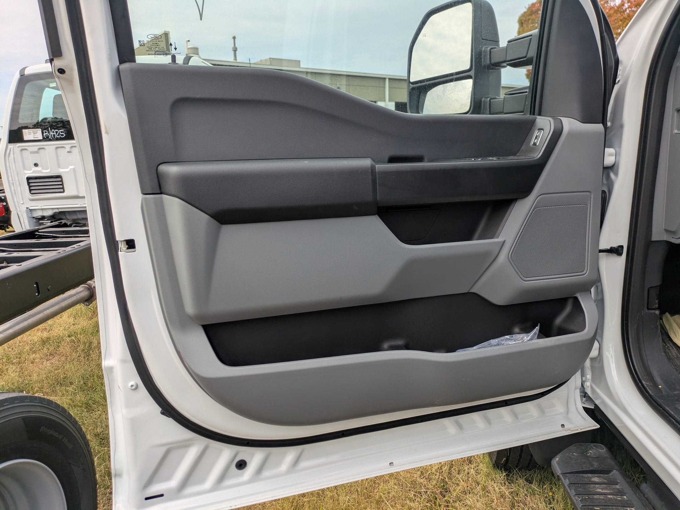 2025 Ford Super Duty F-600 DRW XL