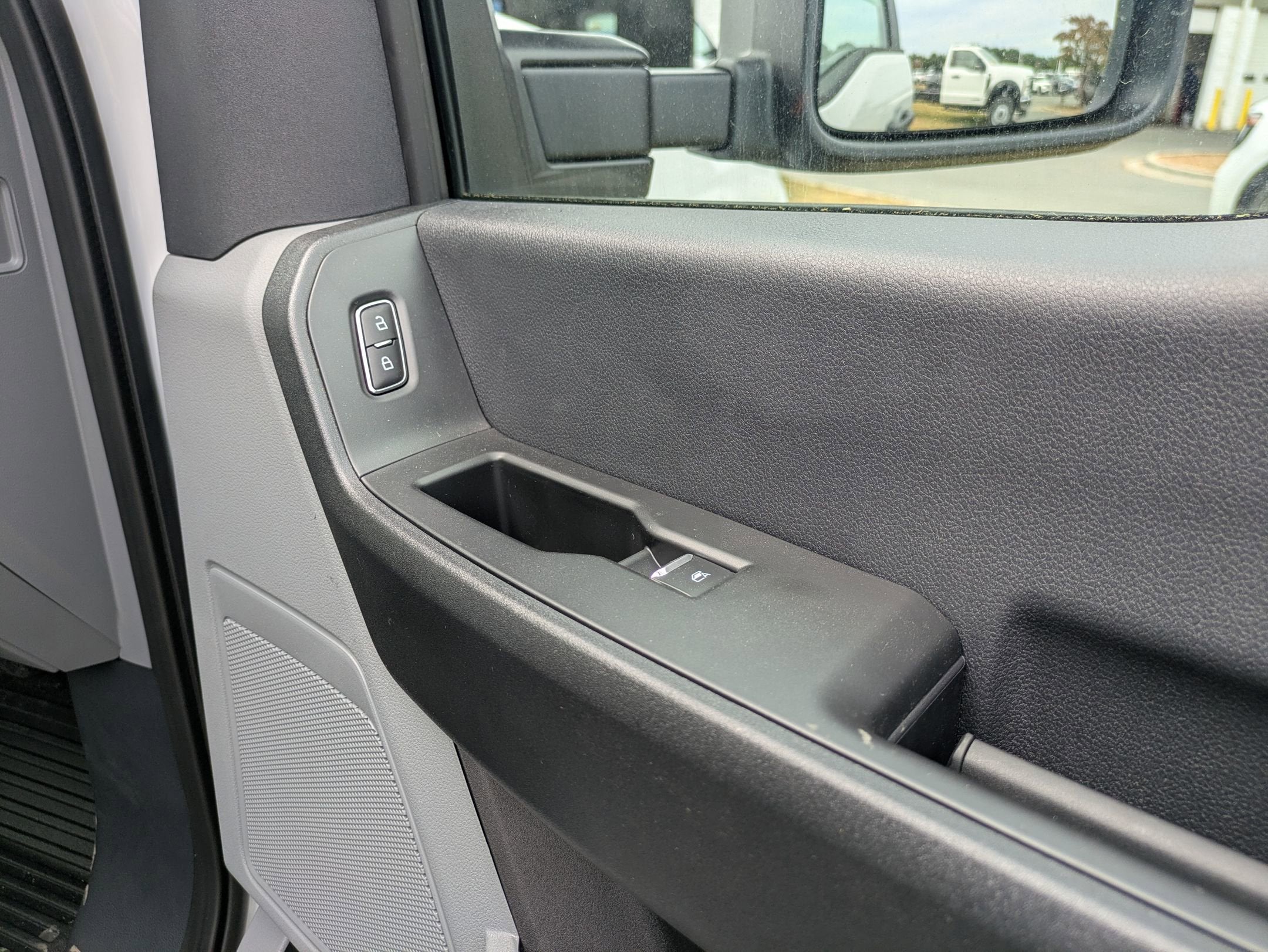 2025 Ford Super Duty F-600 DRW XL