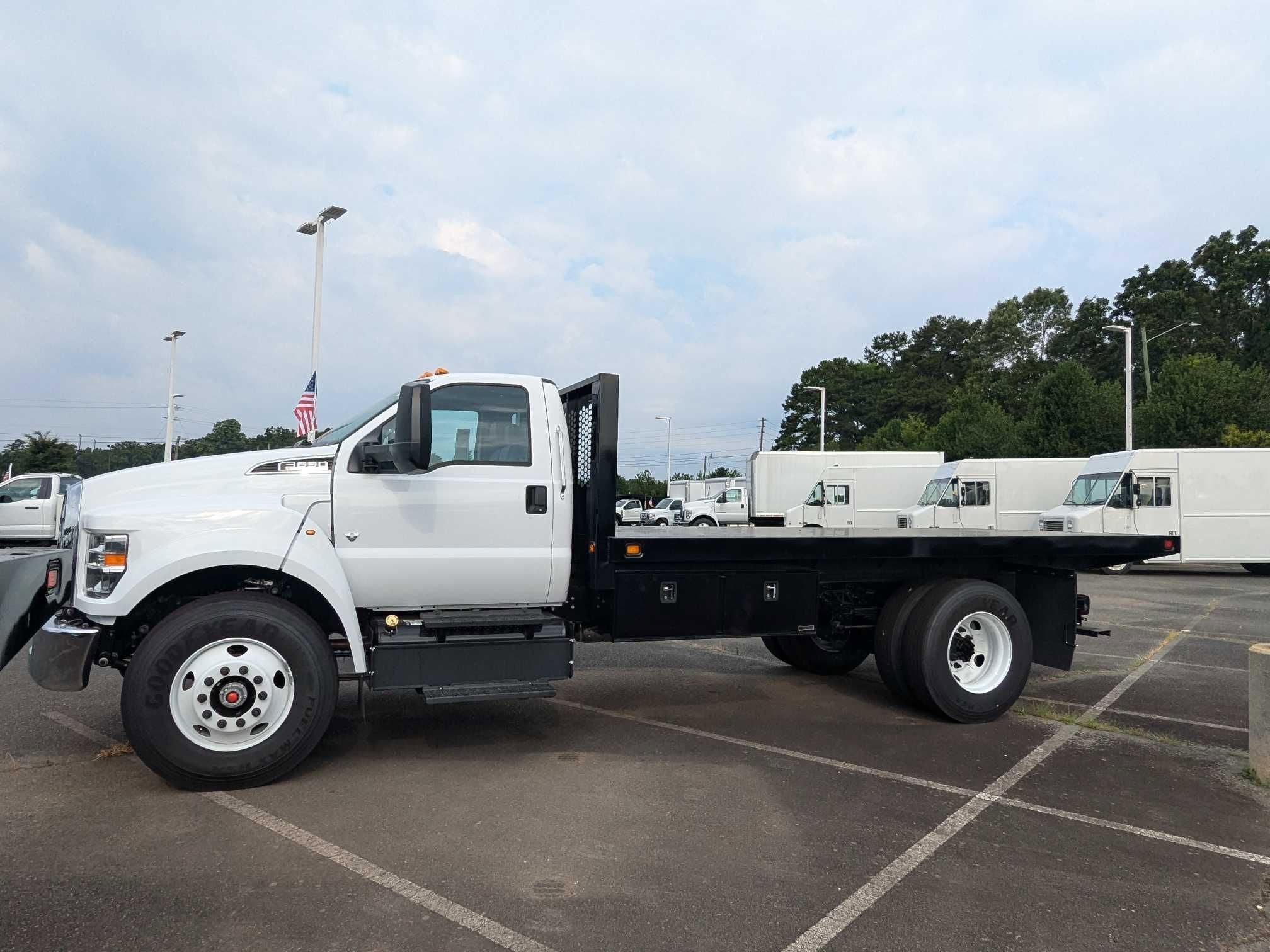 2025 Ford F-650SD Base 16ft Flatbed