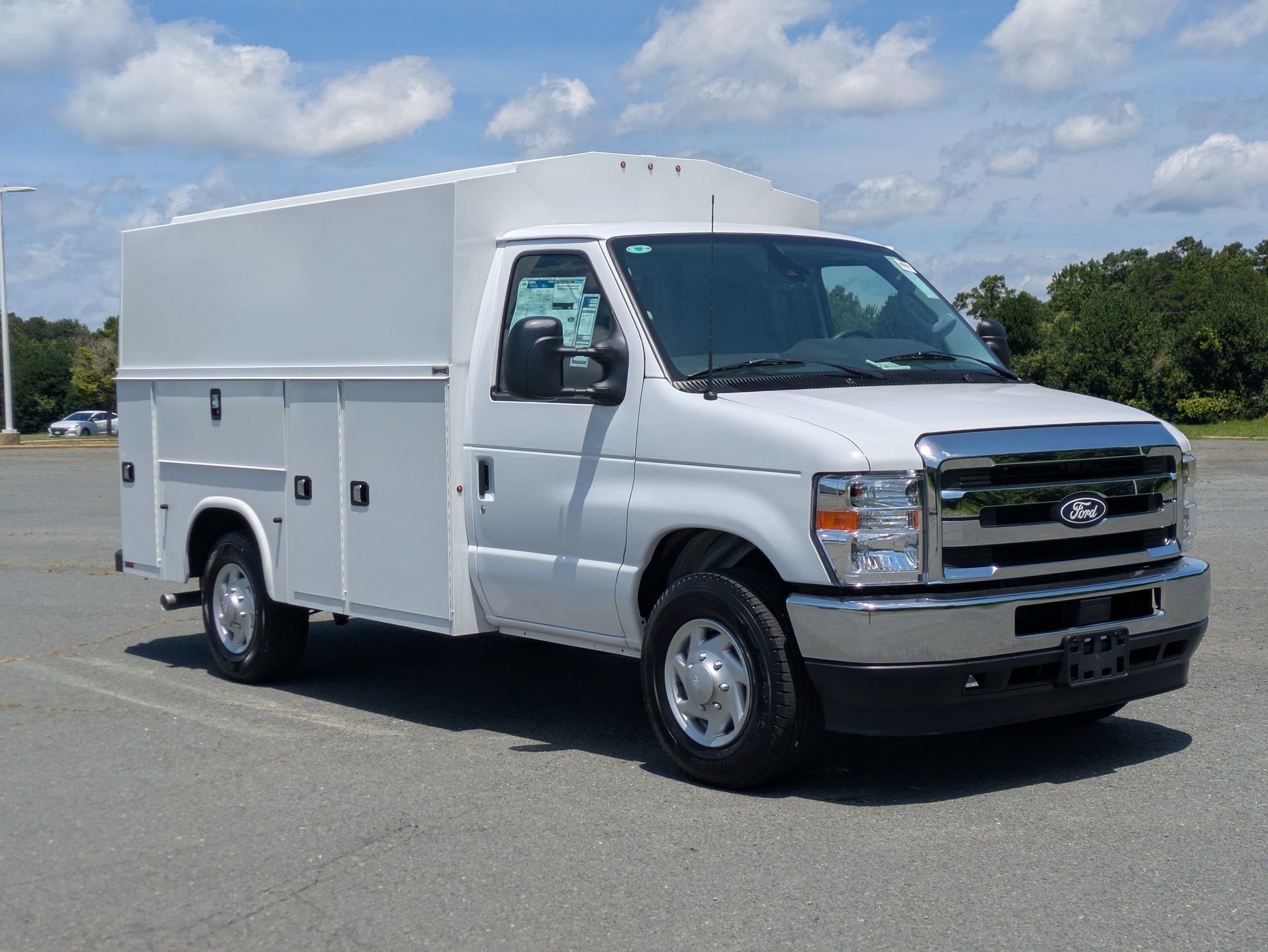 2026 Ford E-Series Cutaway Base