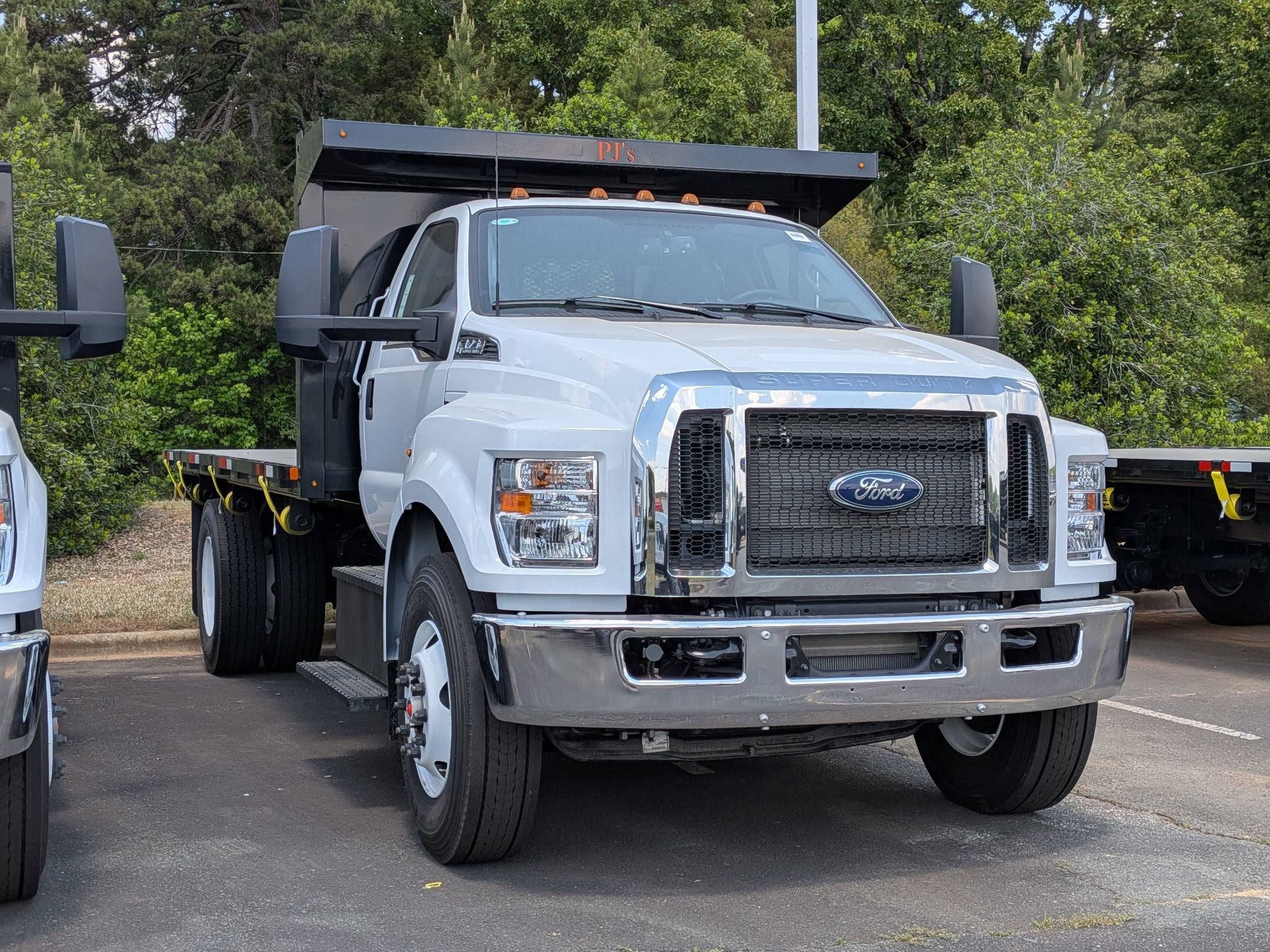 2027 Ford F-750SD Base