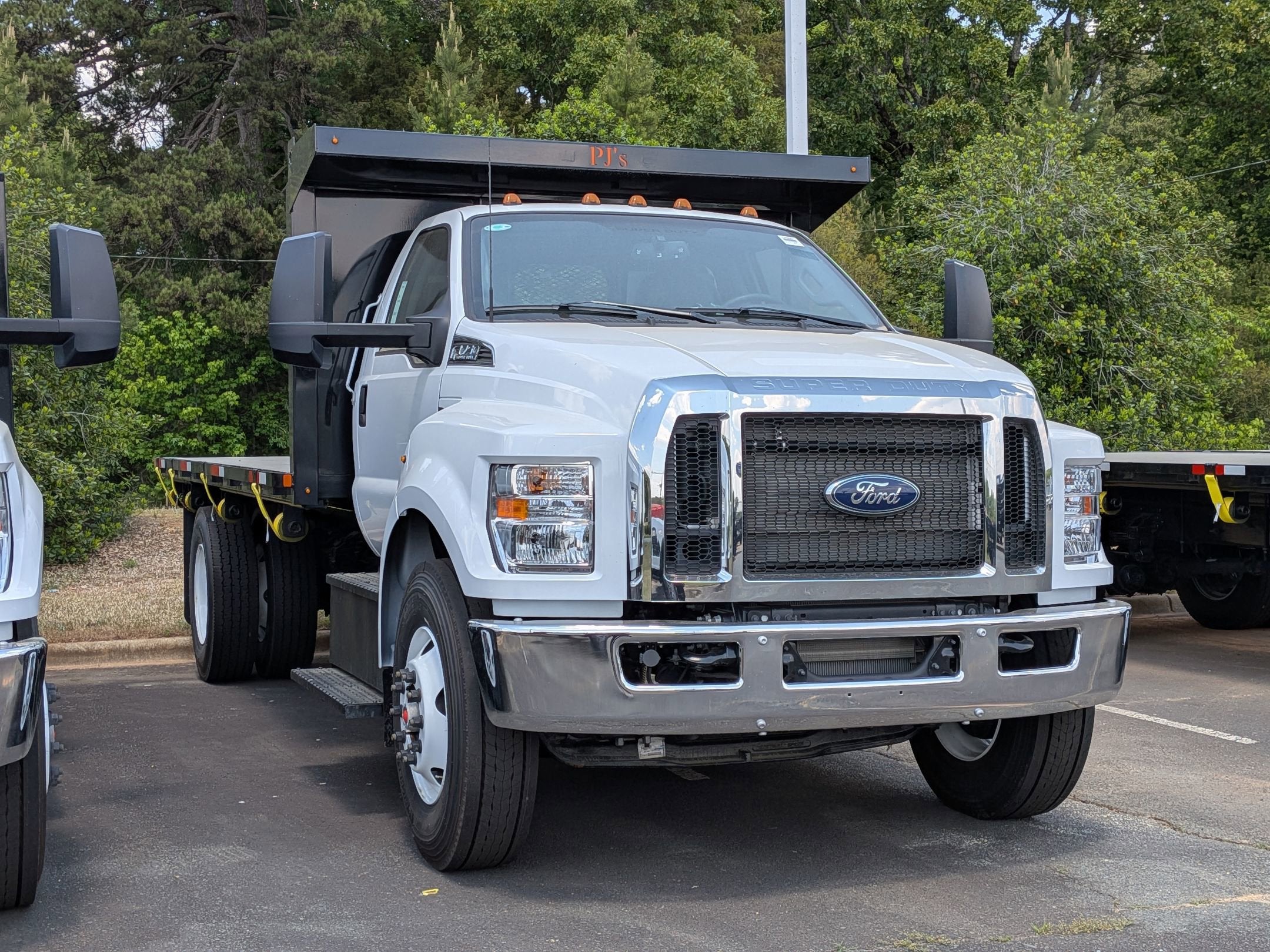 2027 Ford F-750SD Base
