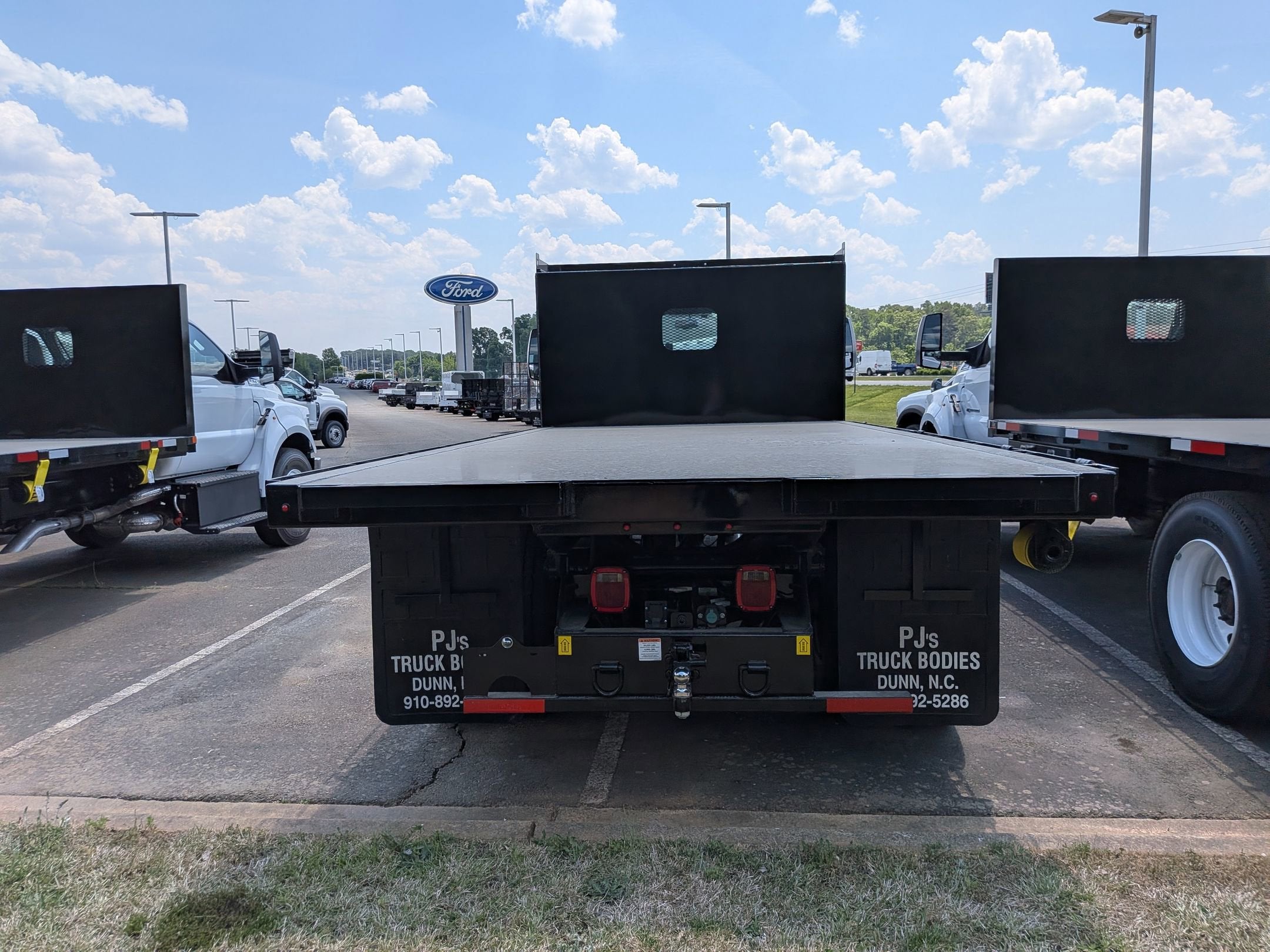 2027 Ford F-750SD Base