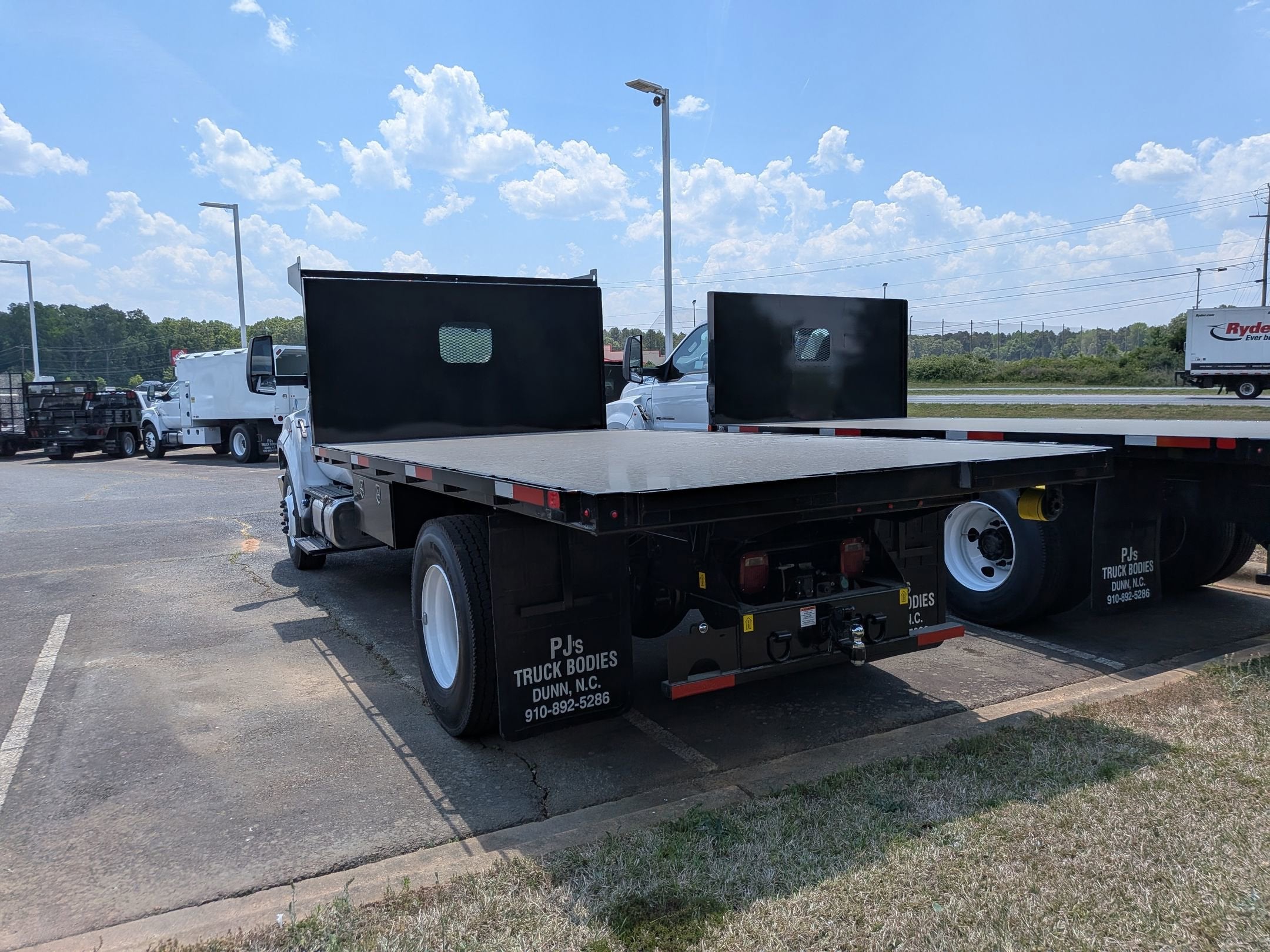 2027 Ford F-750SD Base