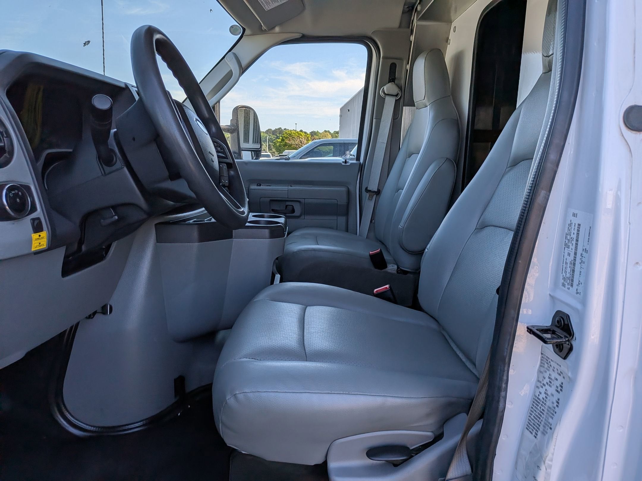 2024 Ford E-Series Cutaway Base