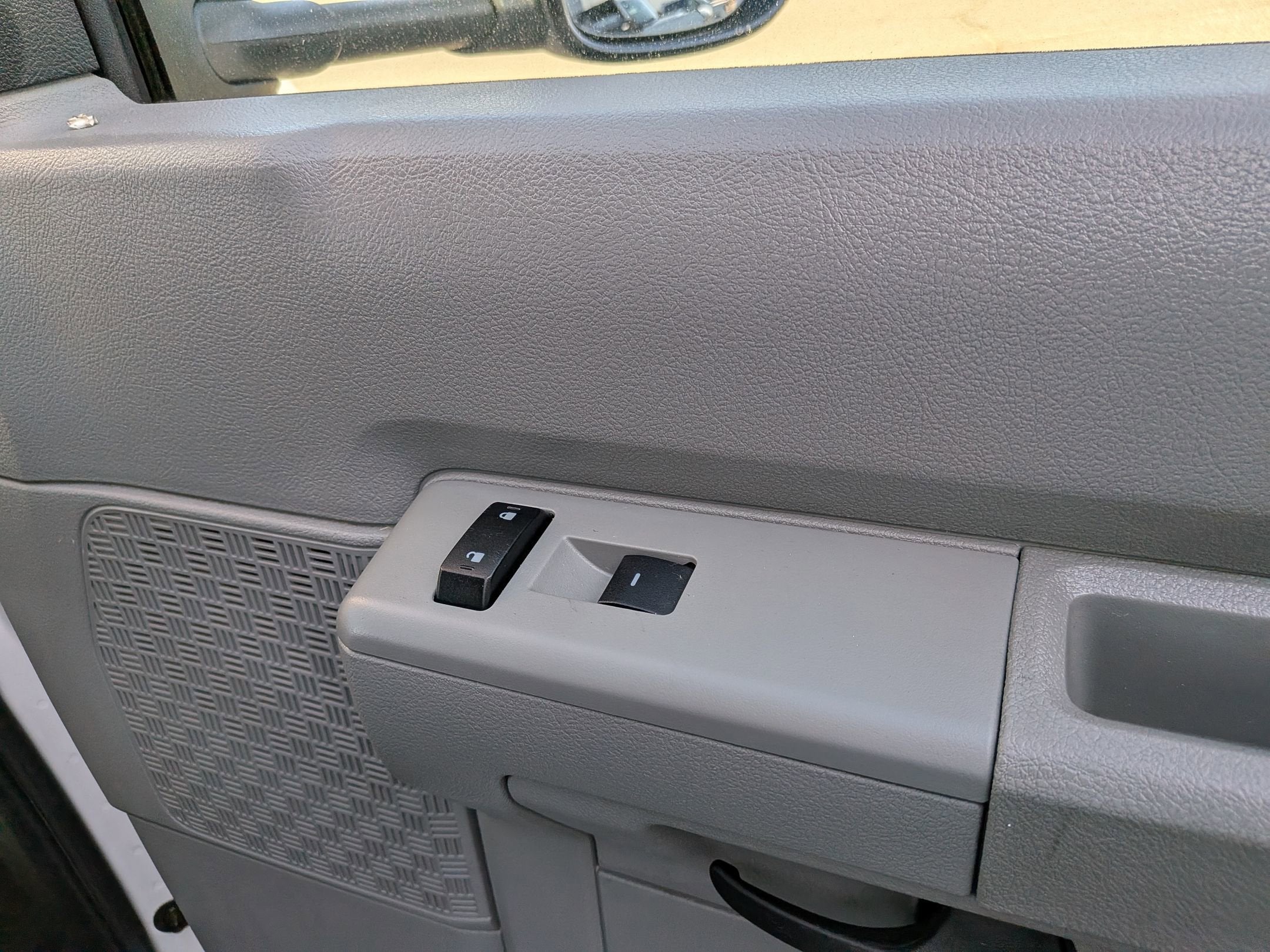 2024 Ford E-Series Cutaway Base