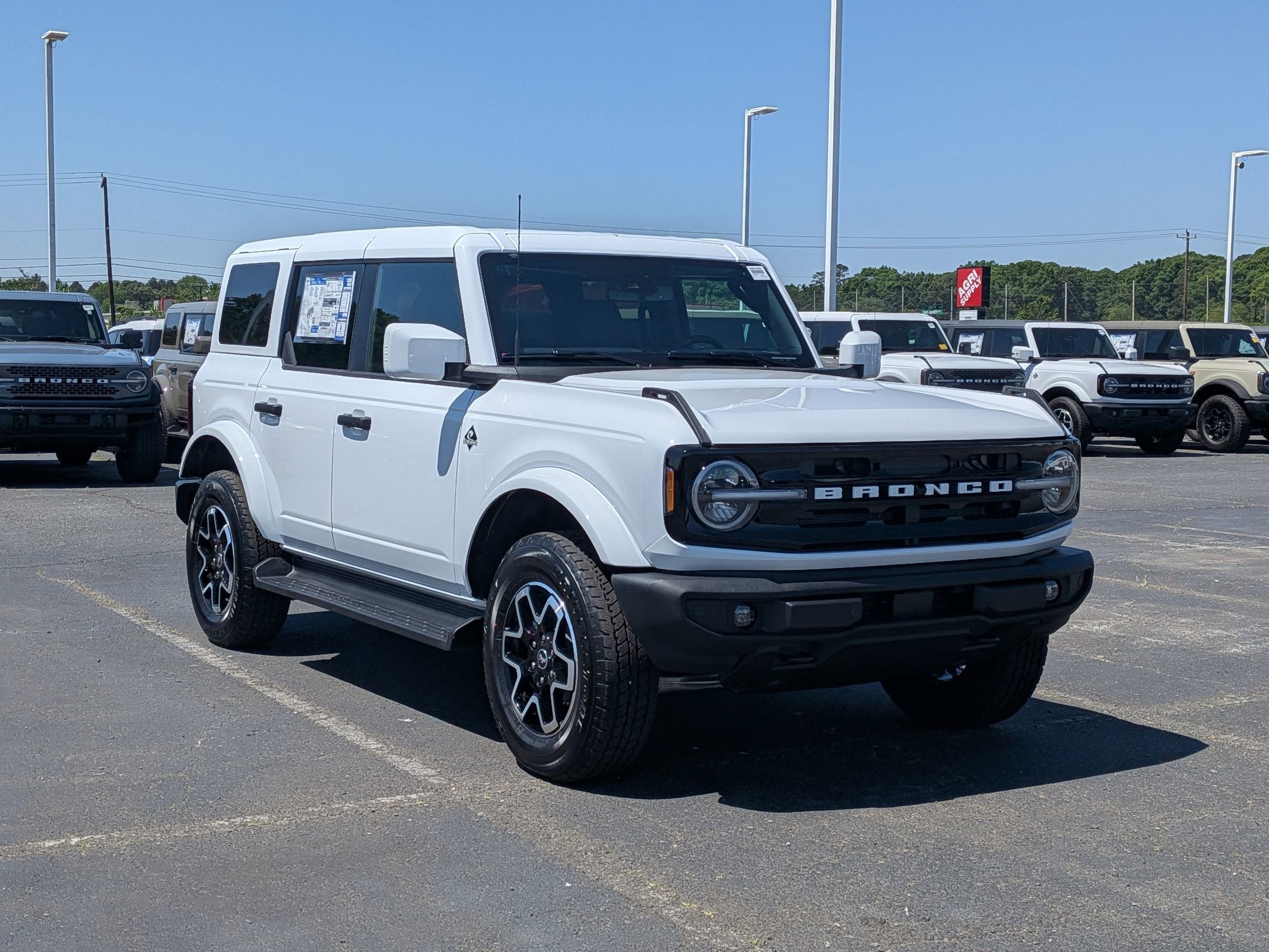 2026 Ford Bronco Outer Banks