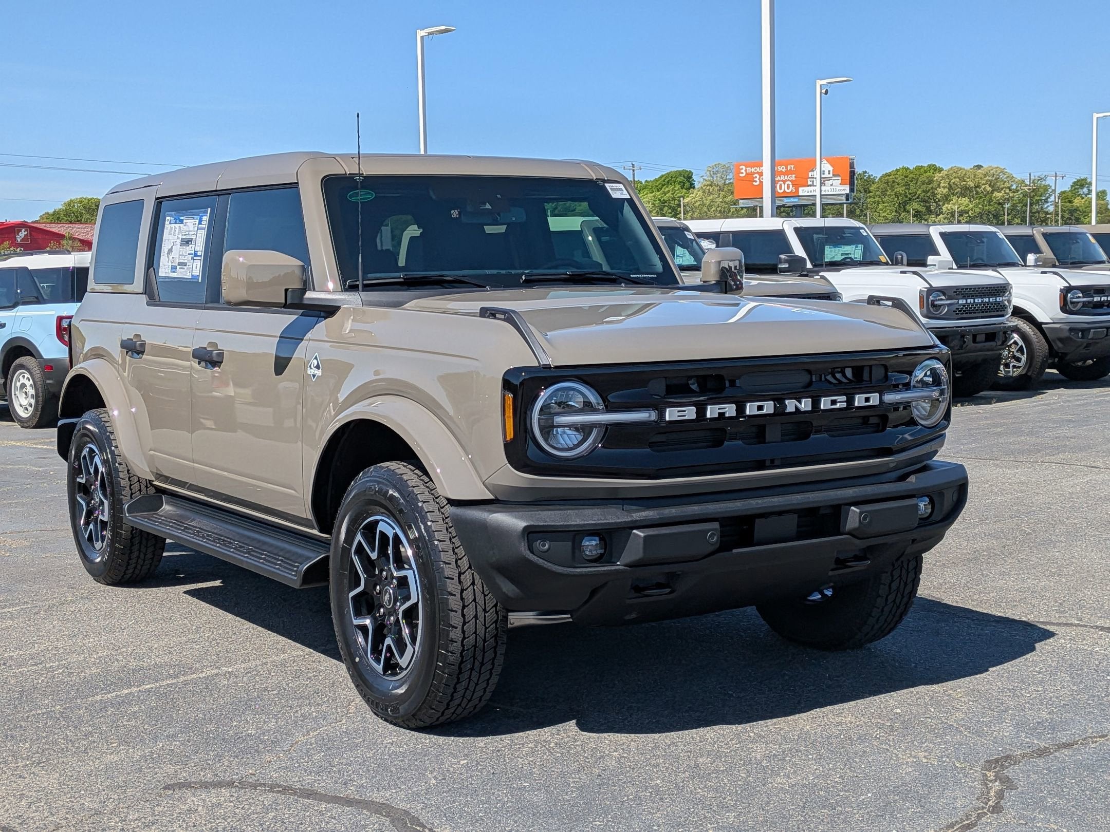 2026 Ford Bronco Outer Banks