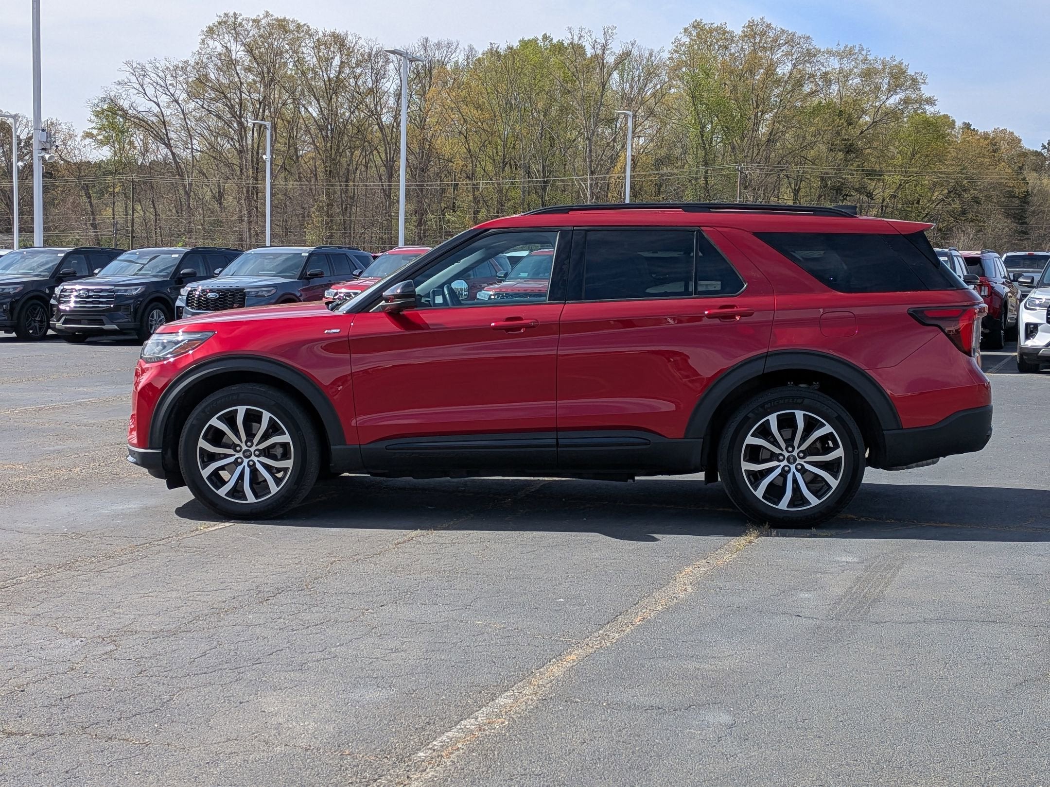 2025 Ford Explorer ST-Line
