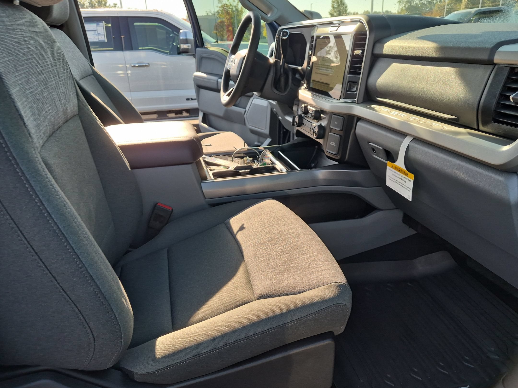 2027 Ford Super Duty F-350 SRW XLT