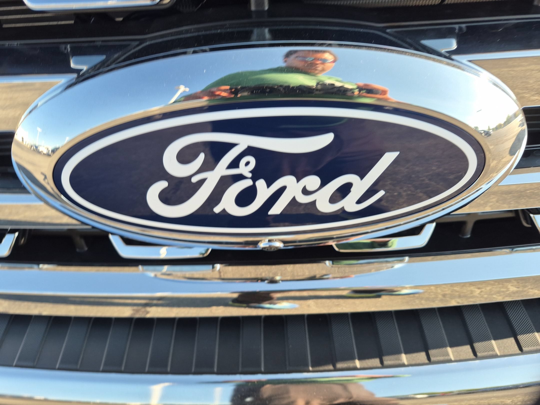 2027 Ford Super Duty F-350 SRW XLT