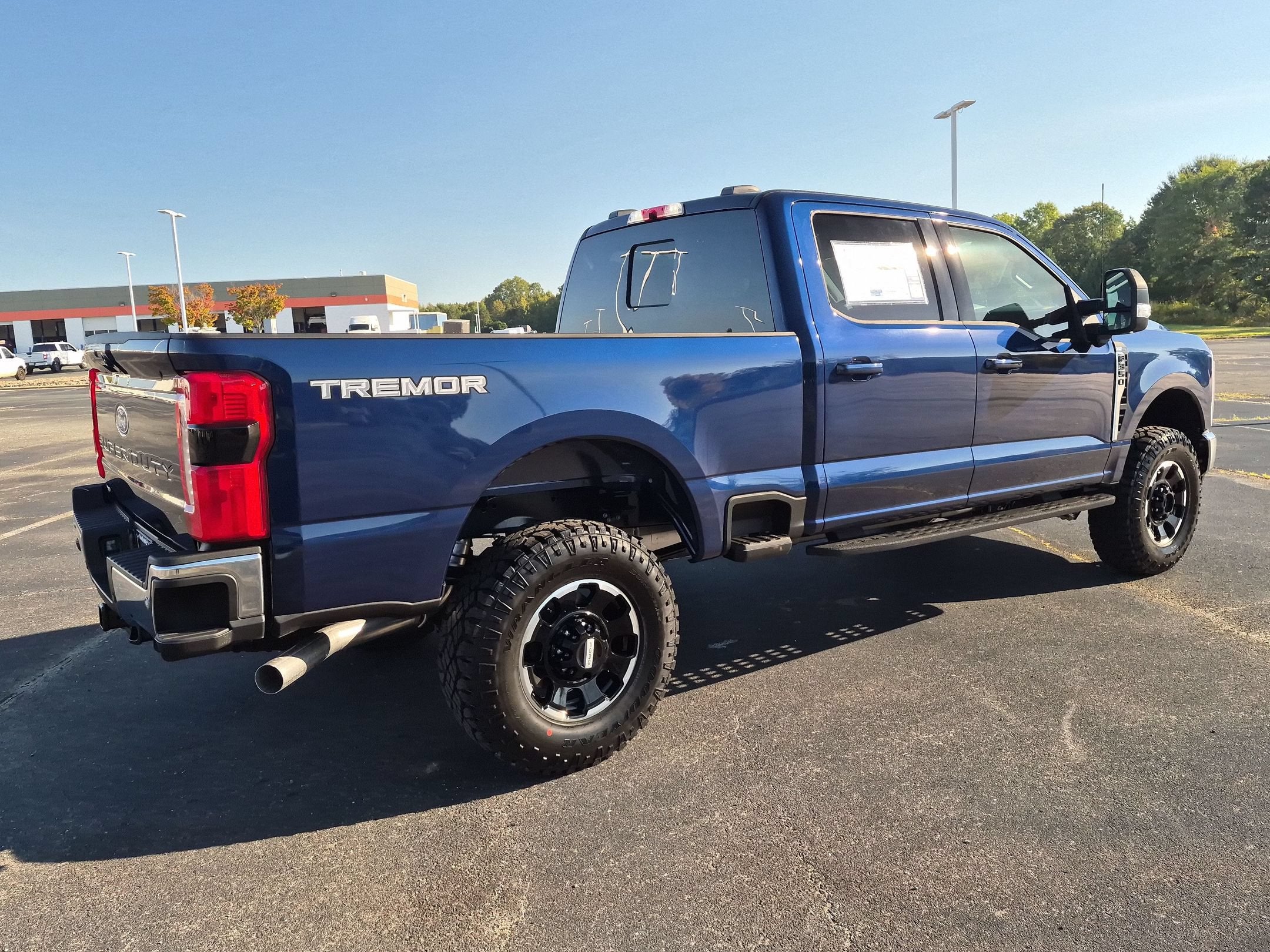 2027 Ford Super Duty F-350 SRW XLT