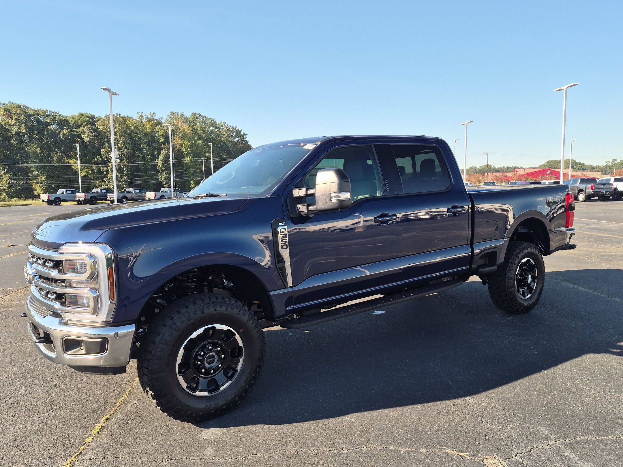 2027 Ford Super Duty F-350 SRW XLT