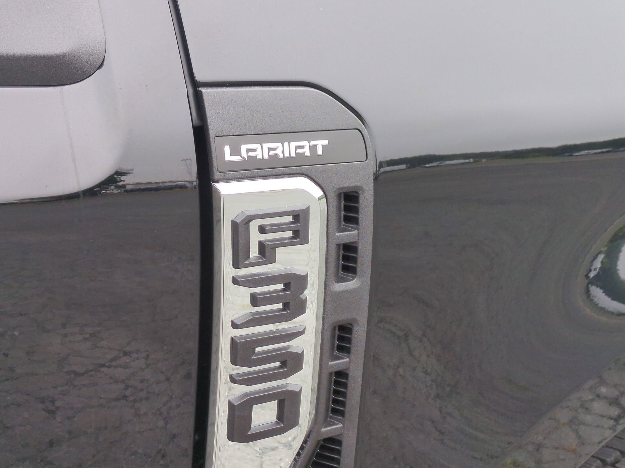 2026 Ford Super Duty F-350 SRW LARIAT
