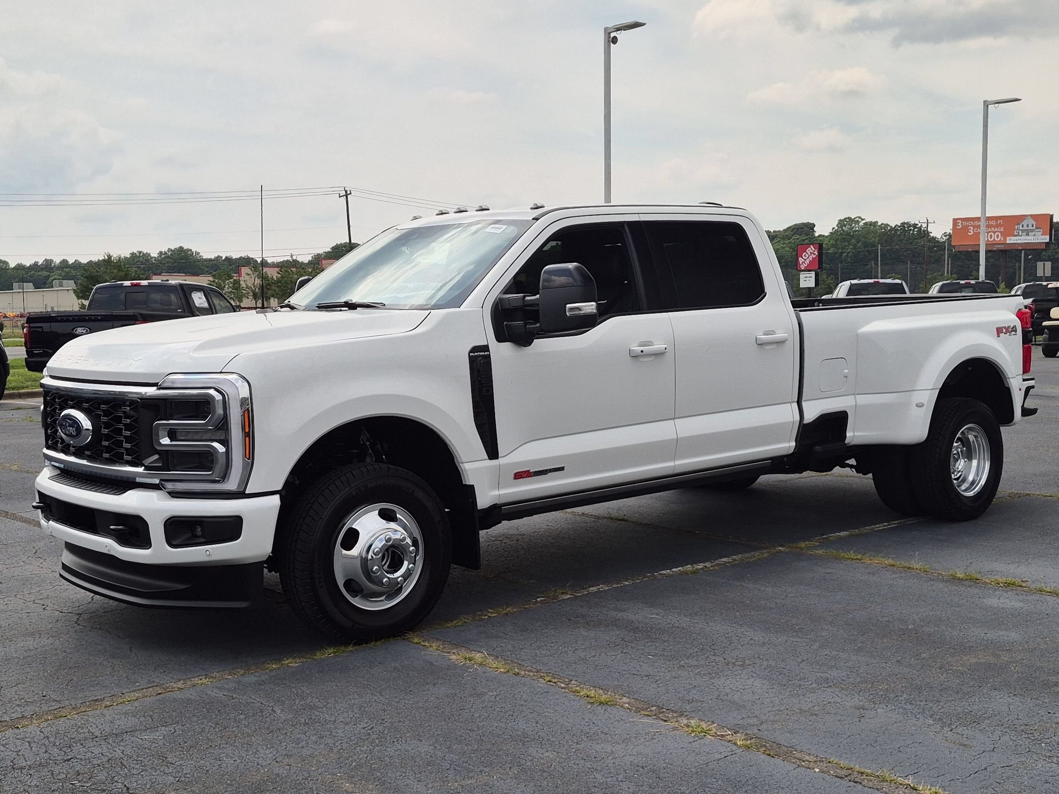 2025 Ford Super Duty F-350 DRW Platinum