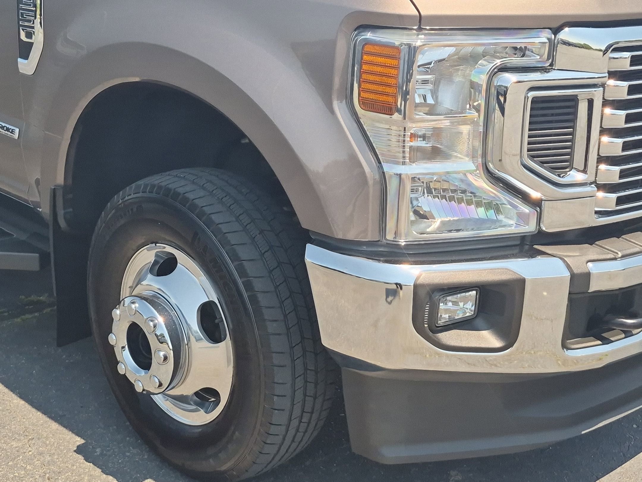 2022 Ford Super Duty F-350 DRW LARIAT