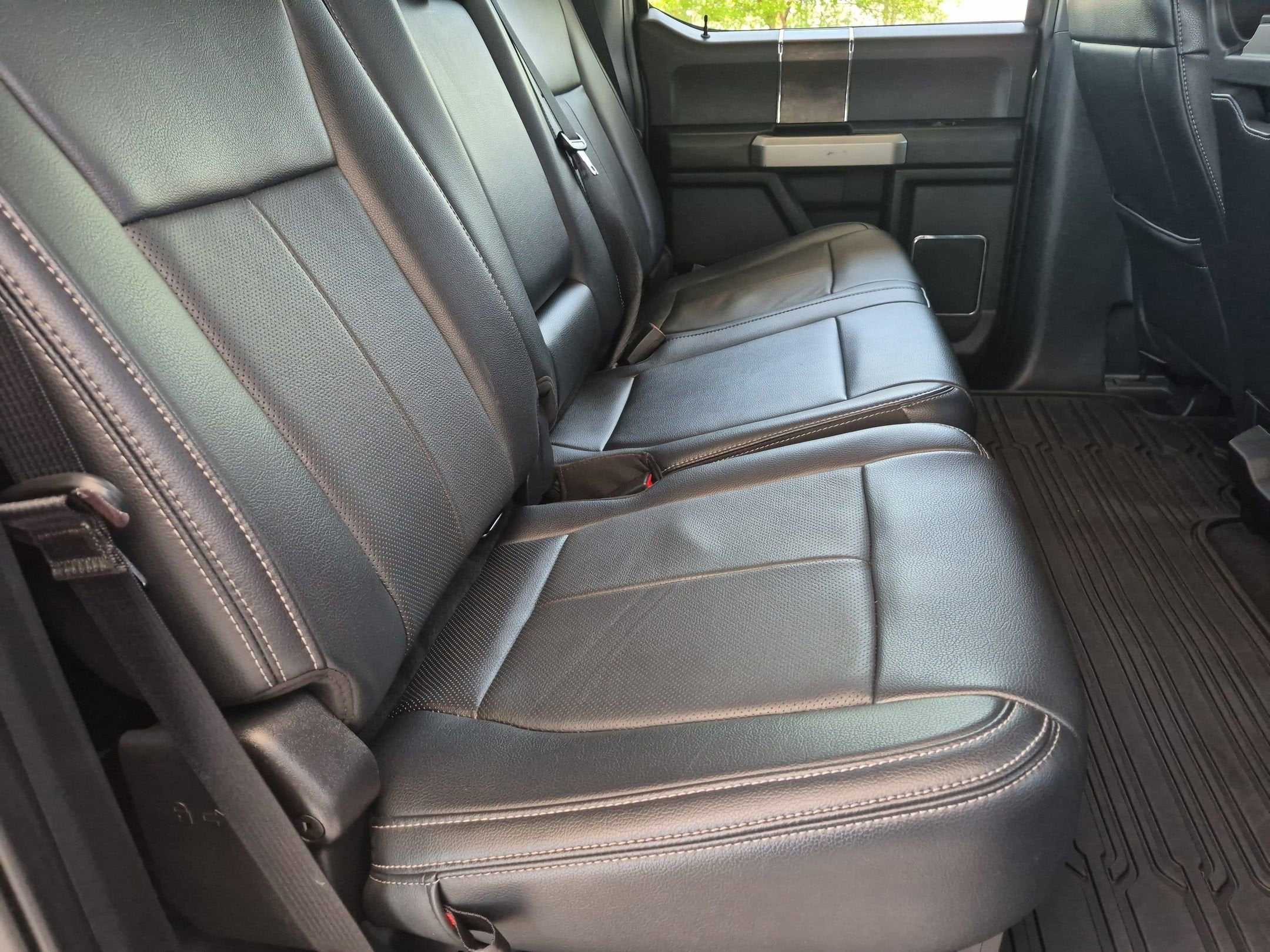2022 Ford Super Duty F-350 DRW LARIAT