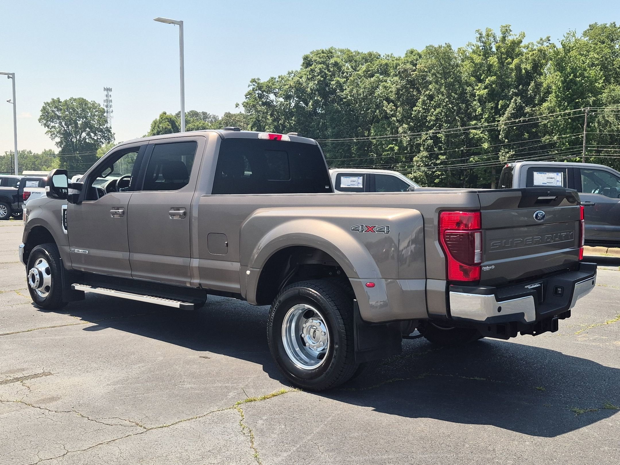 2022 Ford Super Duty F-350 DRW LARIAT
