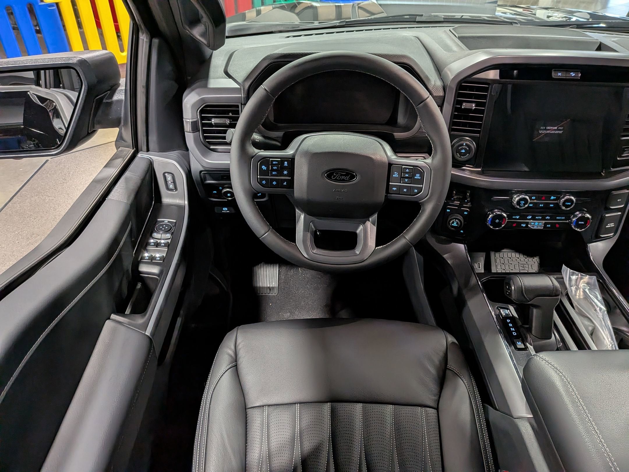 2025 Ford F-150 XLT - 6" lift custom wheels,Leather