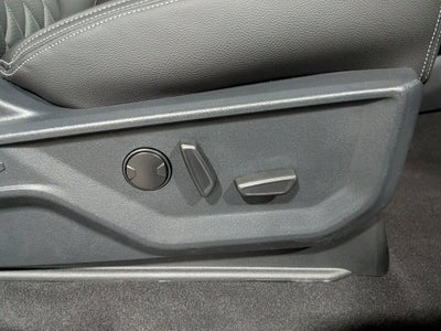 2025 Ford F-150 XLT - 6" lift custom wheels,Leather